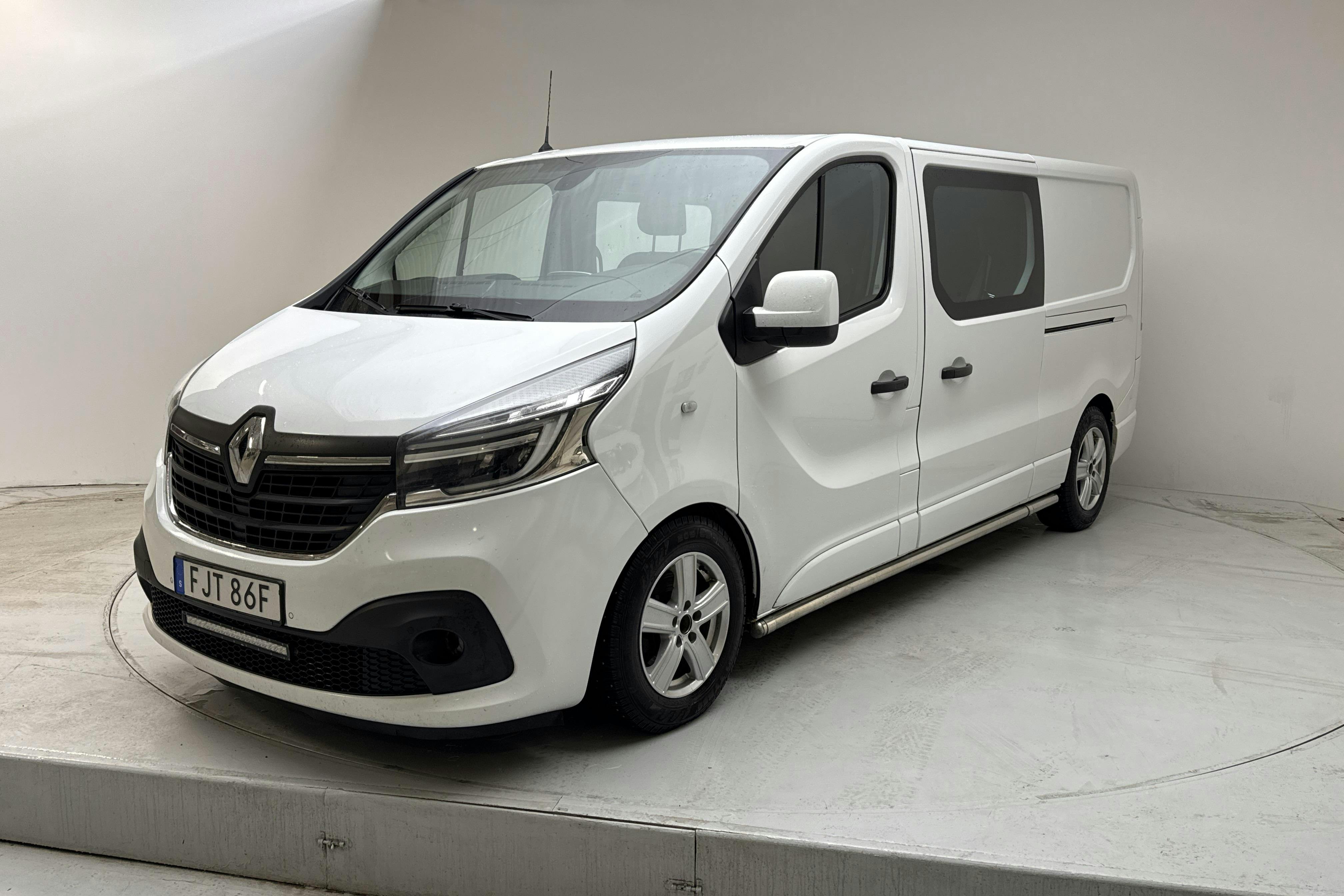 Presentation photo 1 of 14: Renault Trafic 2.0 dCi Skåp (145hk) - 170 060 km - Automatic - white - 2020
