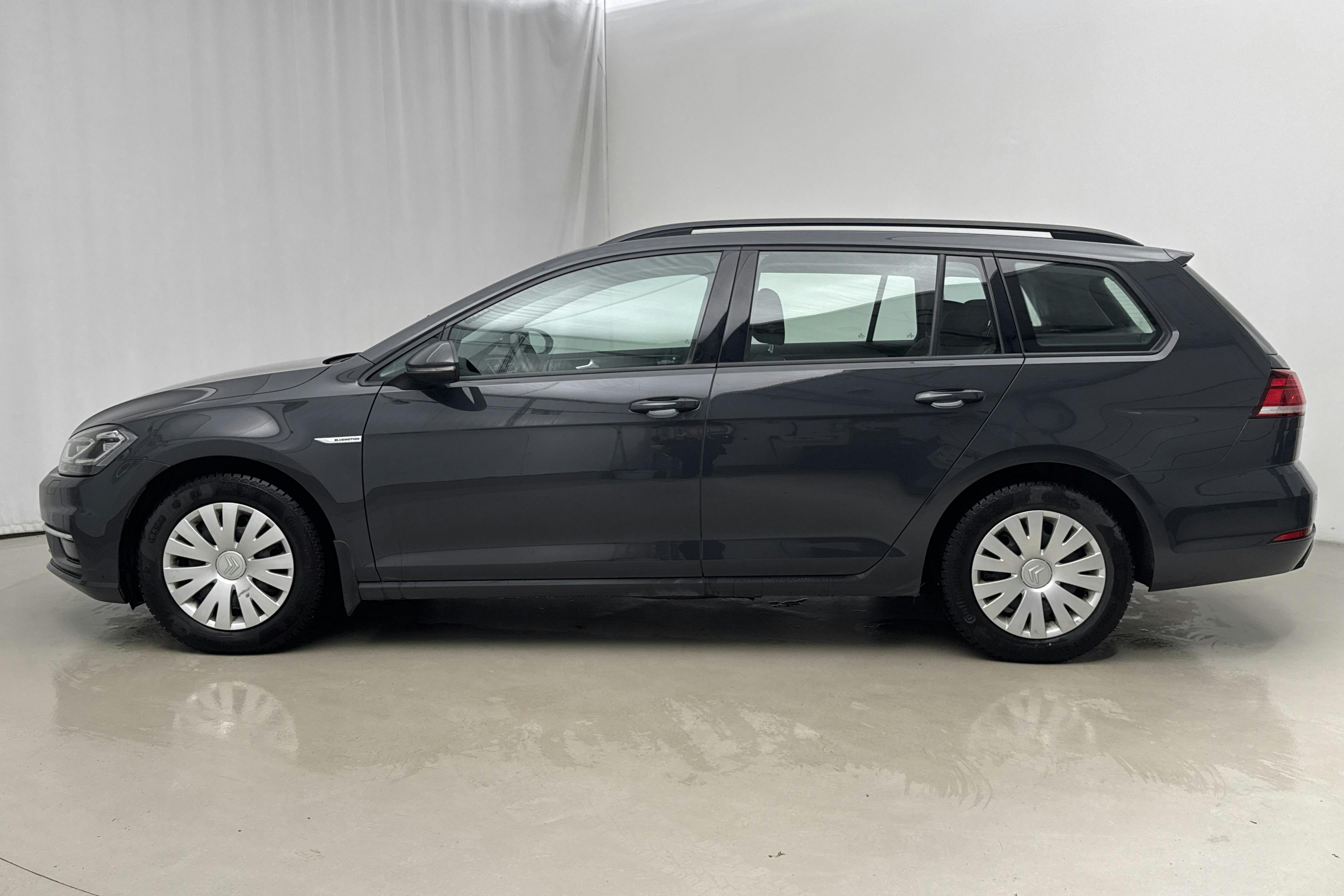 Presentation photo 2 of 18: VW Golf VII 1.5 TGI Sportscombi (130hk) - 89 880 km - Automatic - gray - 2020