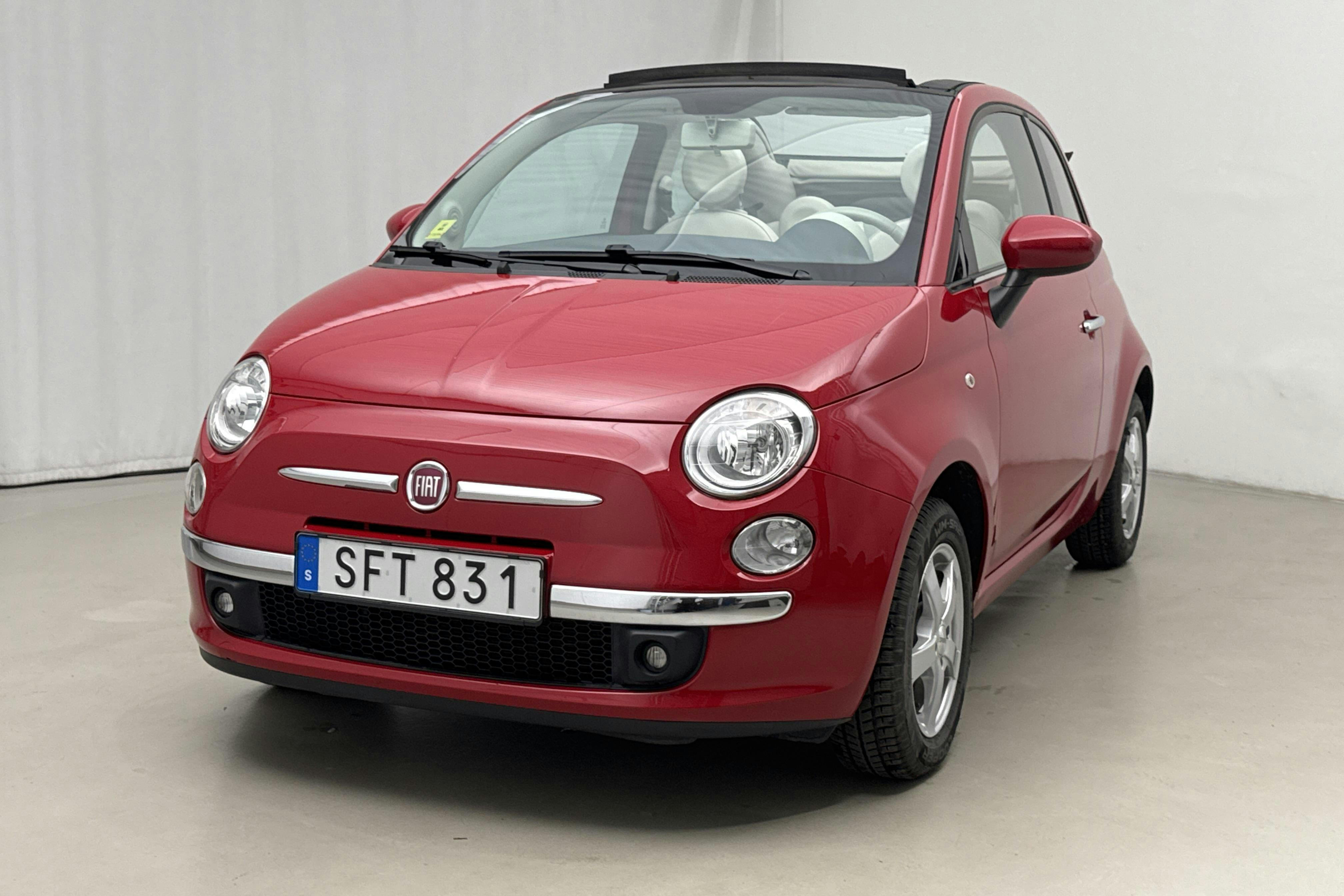 Presentation photo 1 of 22: Fiat 500C 1.2 (69hk) - 32 860 km - Manual - red - 2016