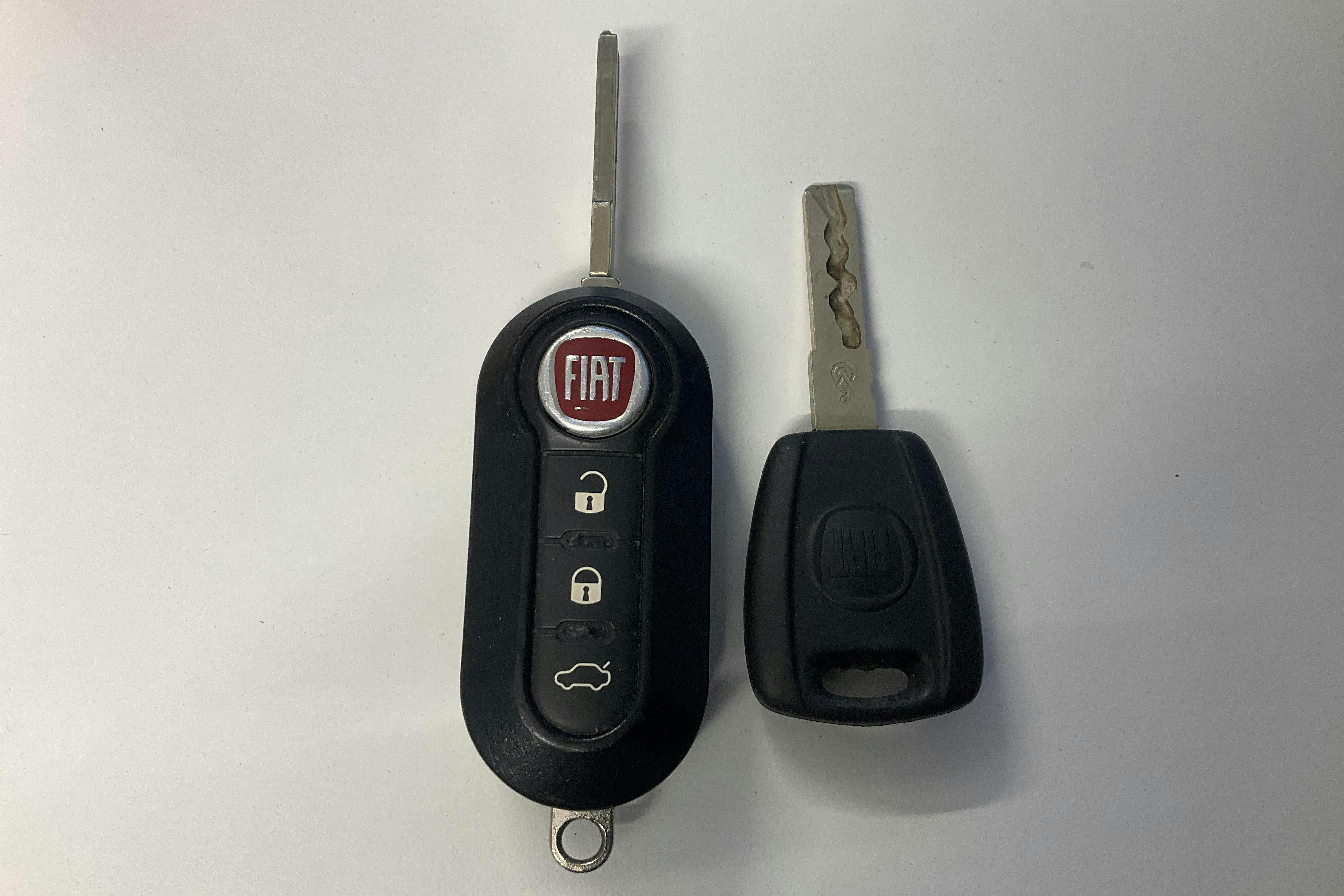 Presentation photo 22 of 22: Fiat 500C 1.2 (69hk) - 32 860 km - Manual - red - 2016