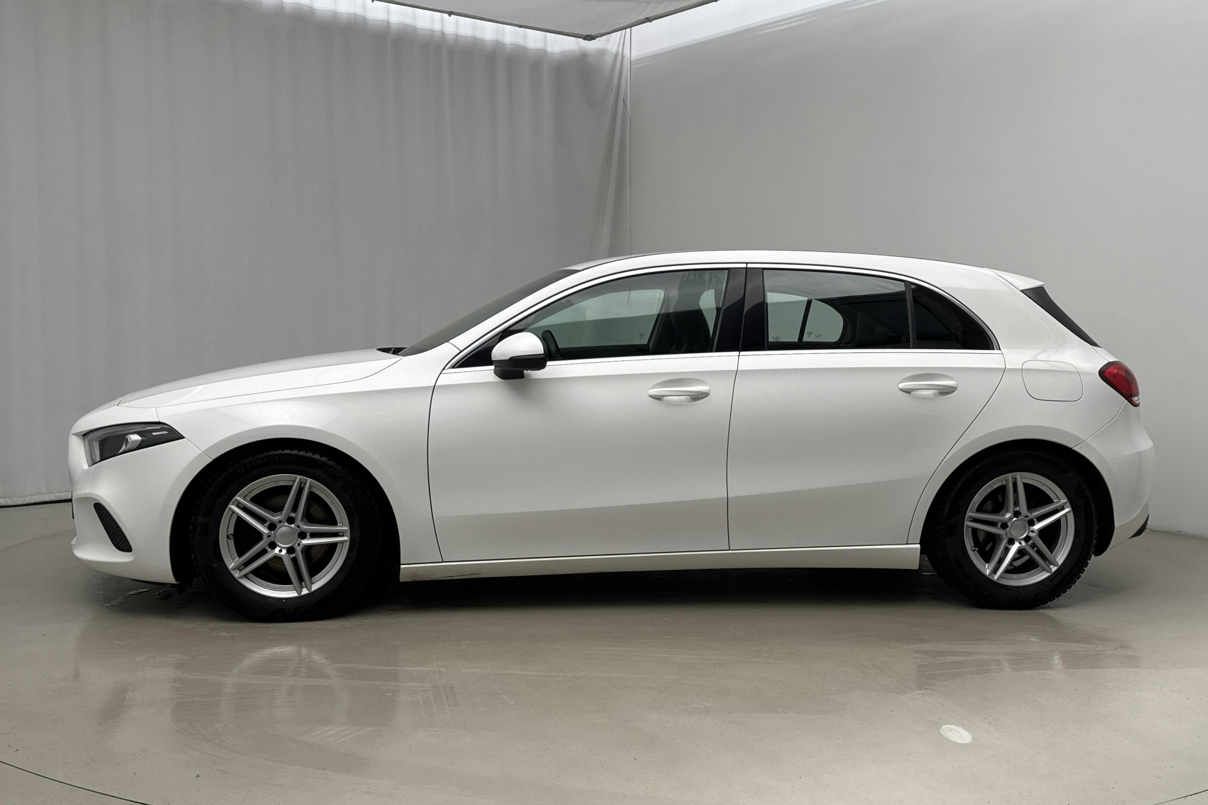 Presentation photo 2 of 19: Mercedes A 180 5dr W177 (136hk) - 130 160 km - Manual - white - 2019