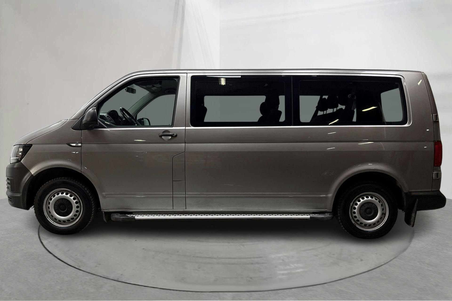 Presentation photo 2 of 15: VW Caravelle T6 2.0 TDI BMT (150hk) - 158 650 km - Automatic - Light Brown - 2018