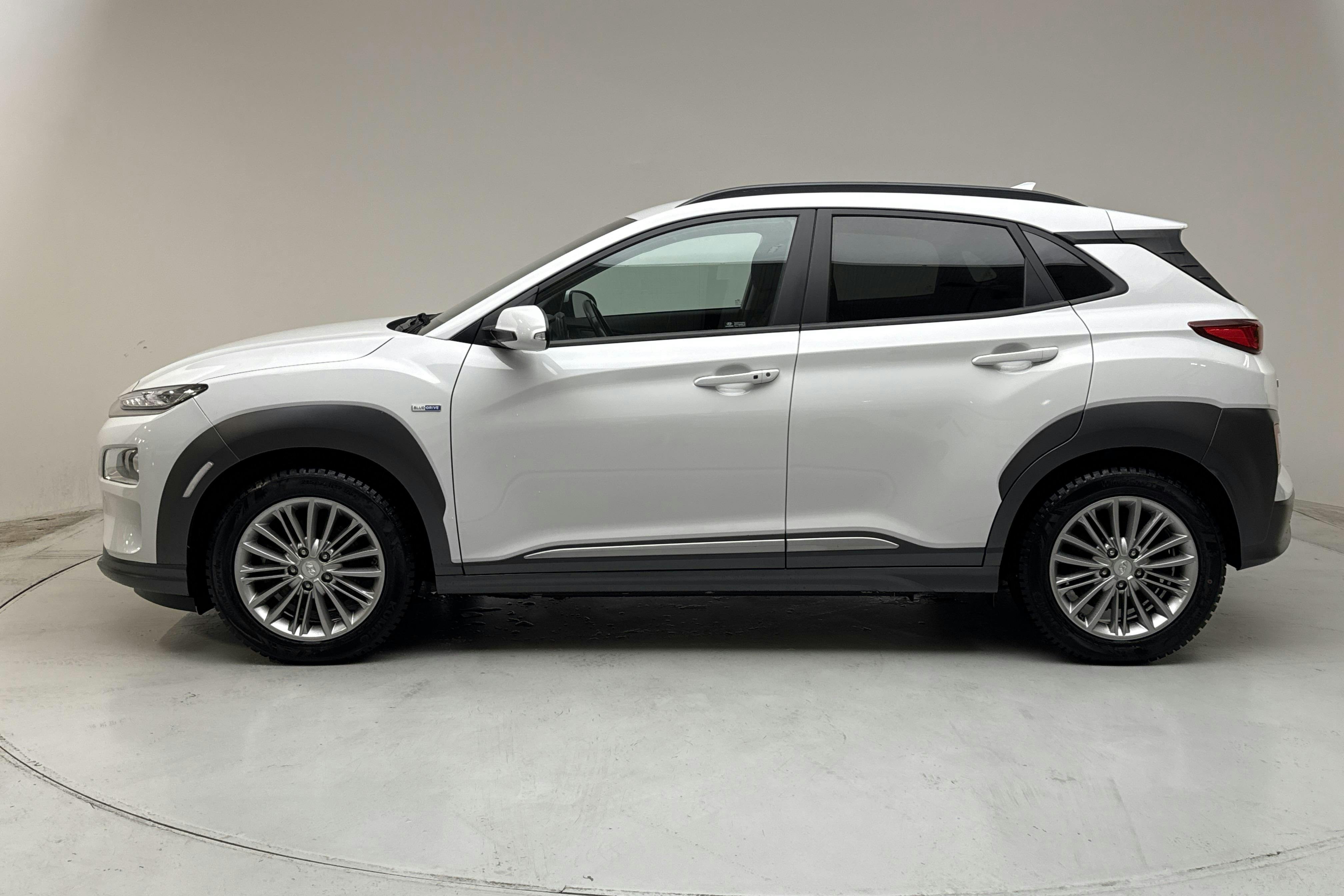 Presentation photo 2 of 18: Hyundai Kona Electric Long Range 64kWh (204hk) - 69 020 km - Automatic - white - 2020