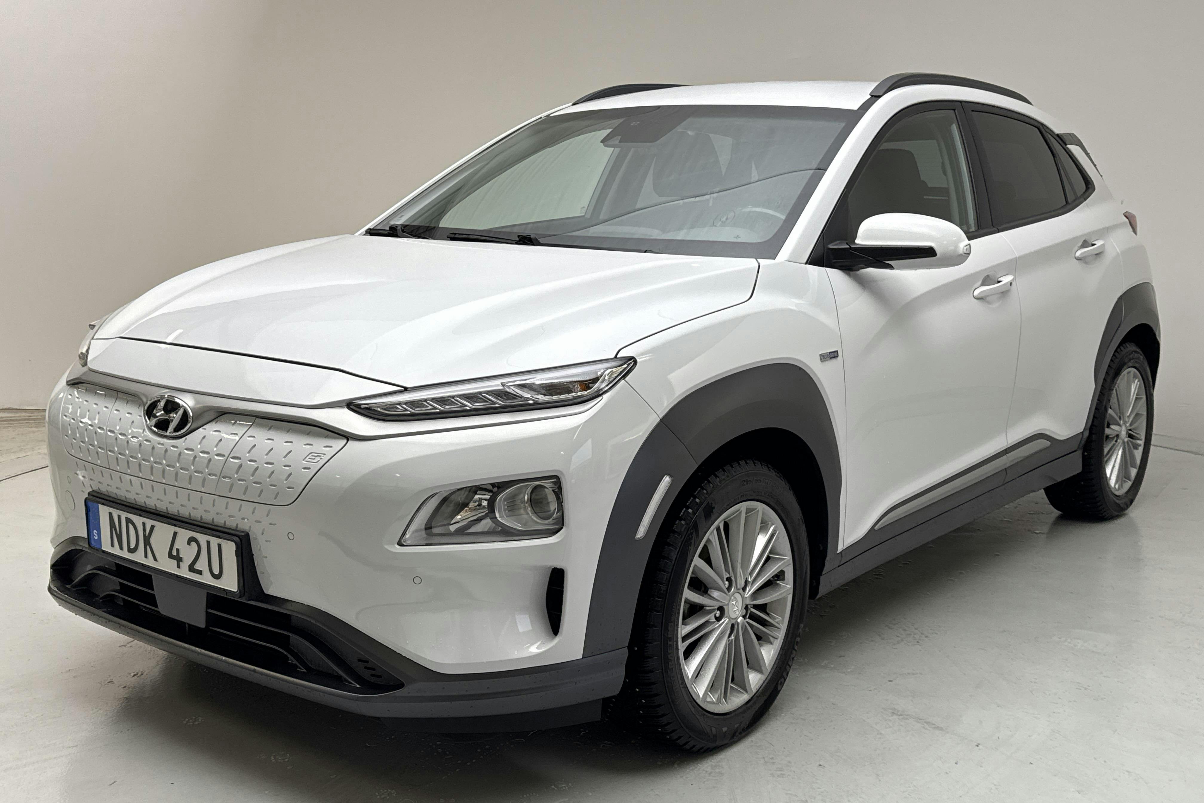 Hyundai Kona Electric Long Range 64kWh (204hk) - 69 020 km - Automatyczna - biały - 2020