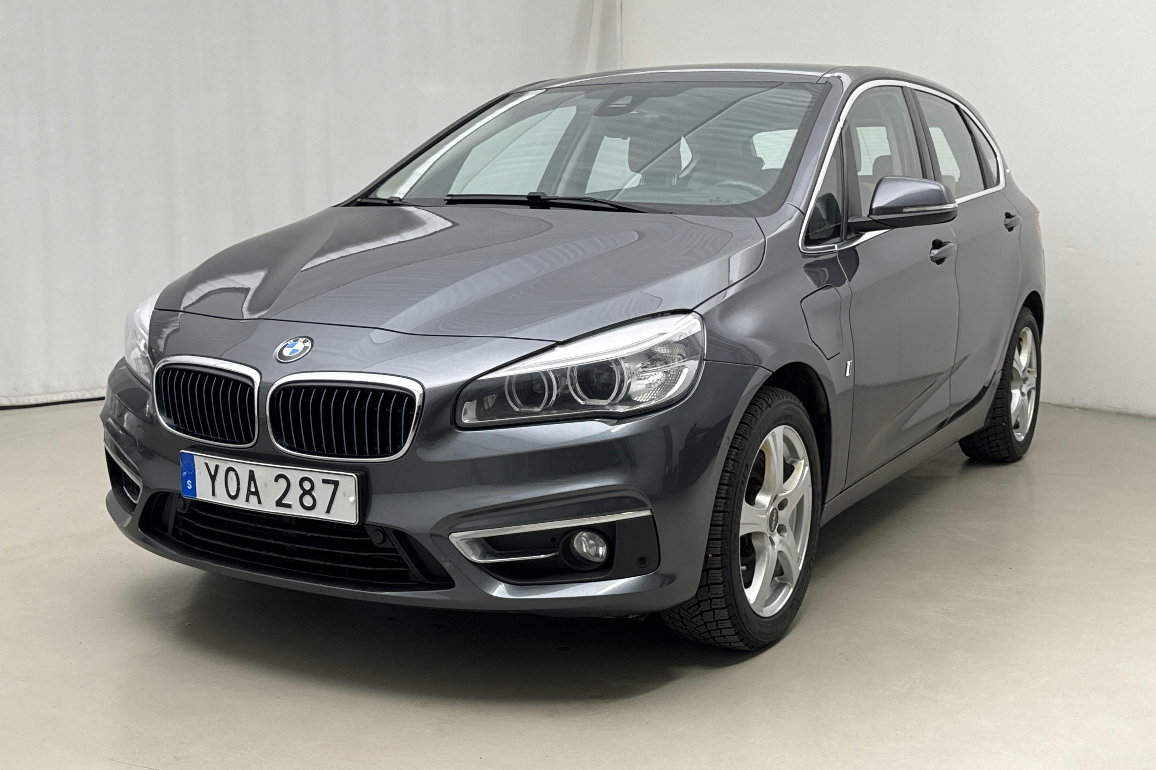 Presentation photo 1 of 19: BMW 225xe Active Tourer, F45 (224hk) - 146 050 km - Automatic - gray - 2018