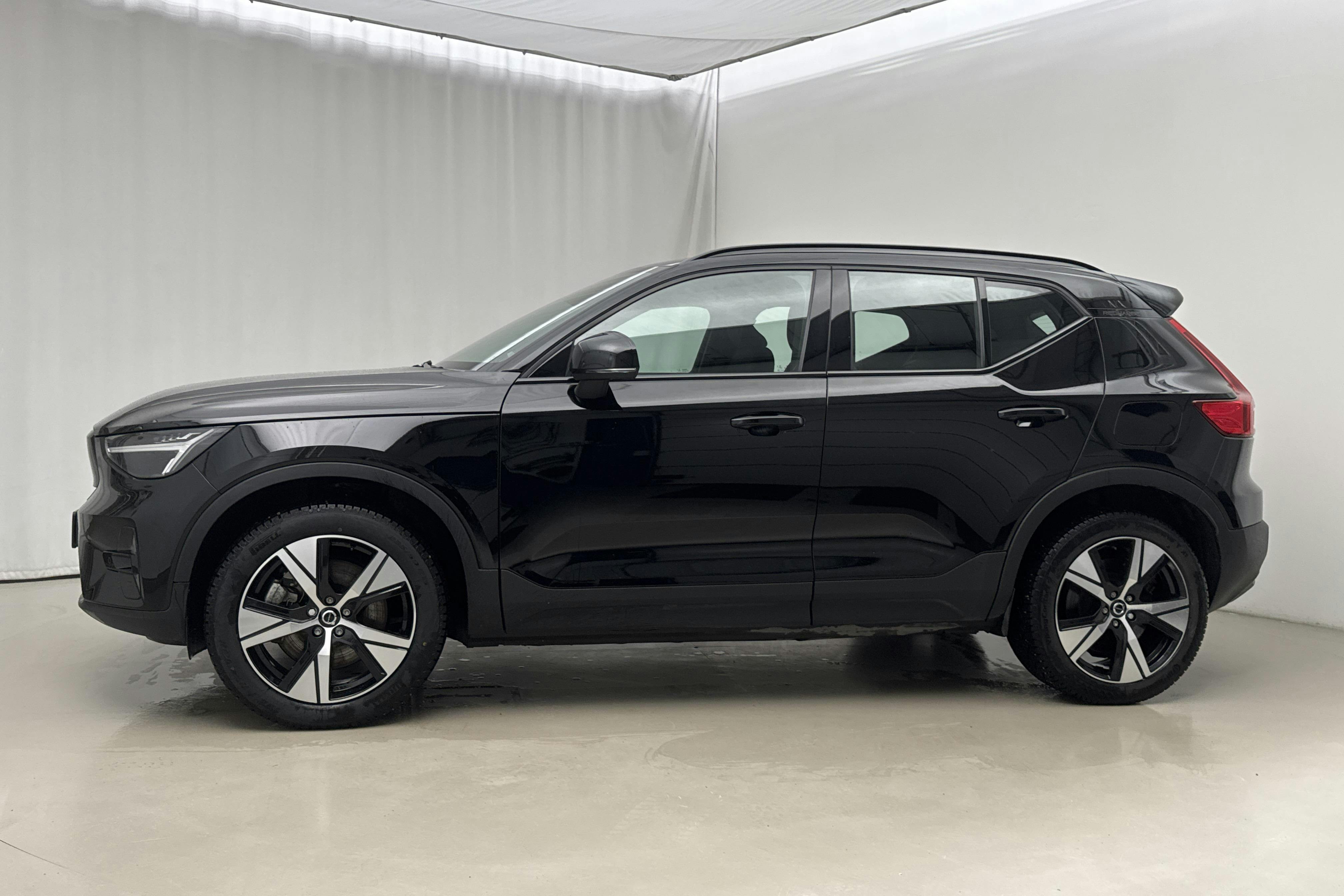 Presentation photo 2 of 22: Volvo XC40 Recharge Single Motor (231hk) - 45 560 km - Automatic - black - 2023