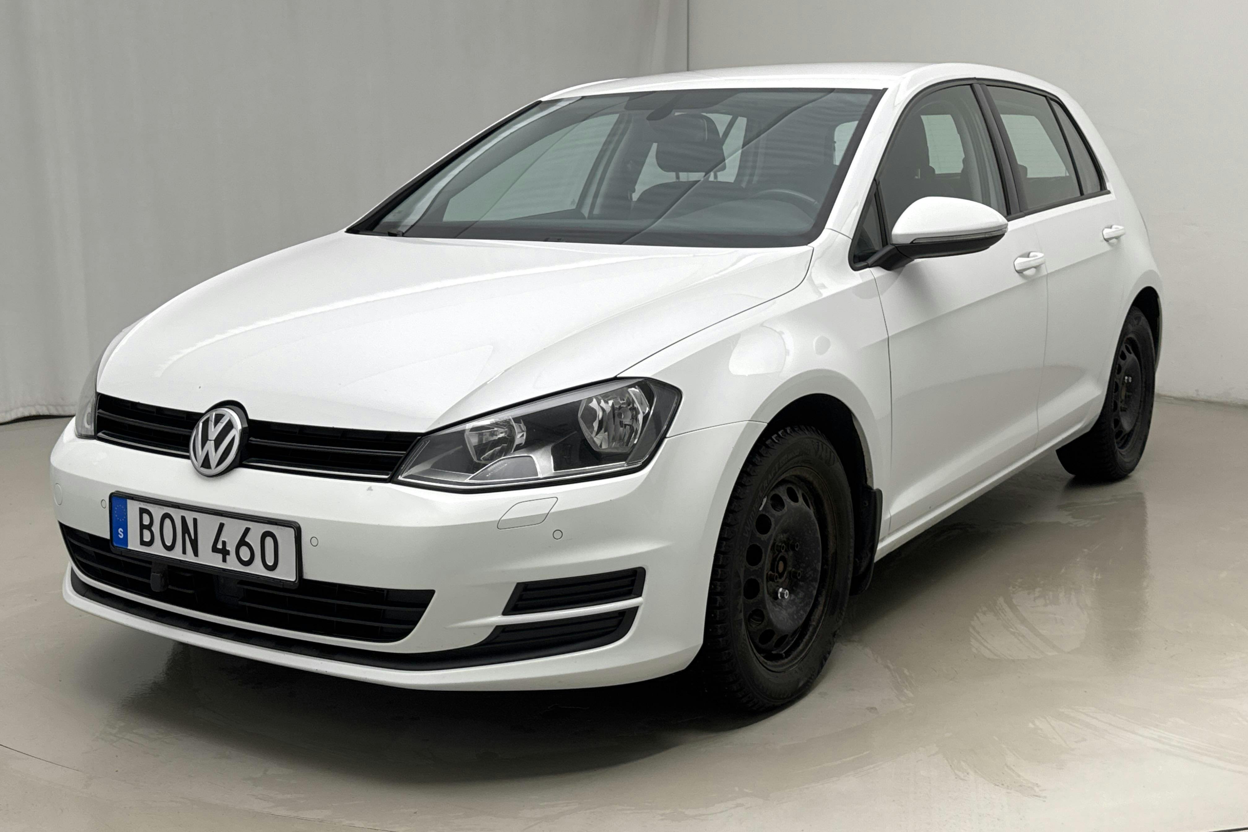 Presentationsfoto 1 av 14: VW Golf VII 1.6 TDI BlueMotion 5dr (110hk) - 22 071 mil - Manuell - vit - 2016