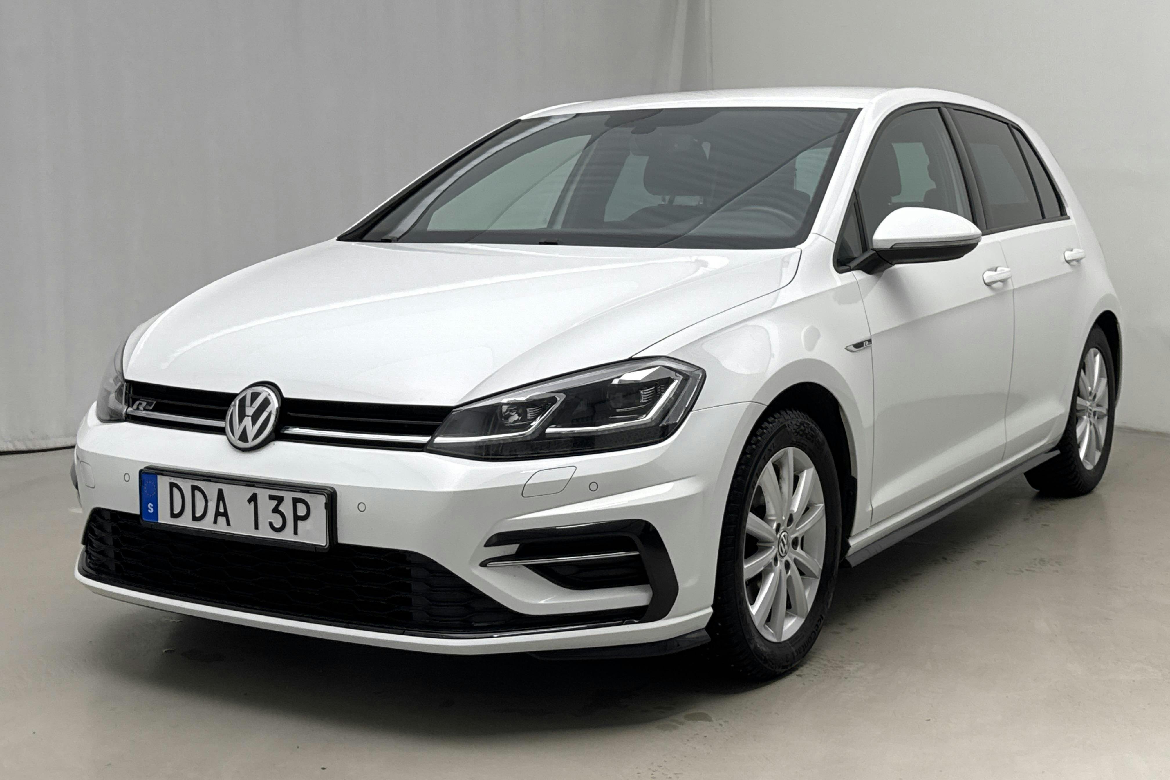 Zdjęcie prezentacyjne 1 z 18: VW Golf VII 1.5 TSI 5dr (150hk) - 92 370 km - Automatyczna - biały - 2020