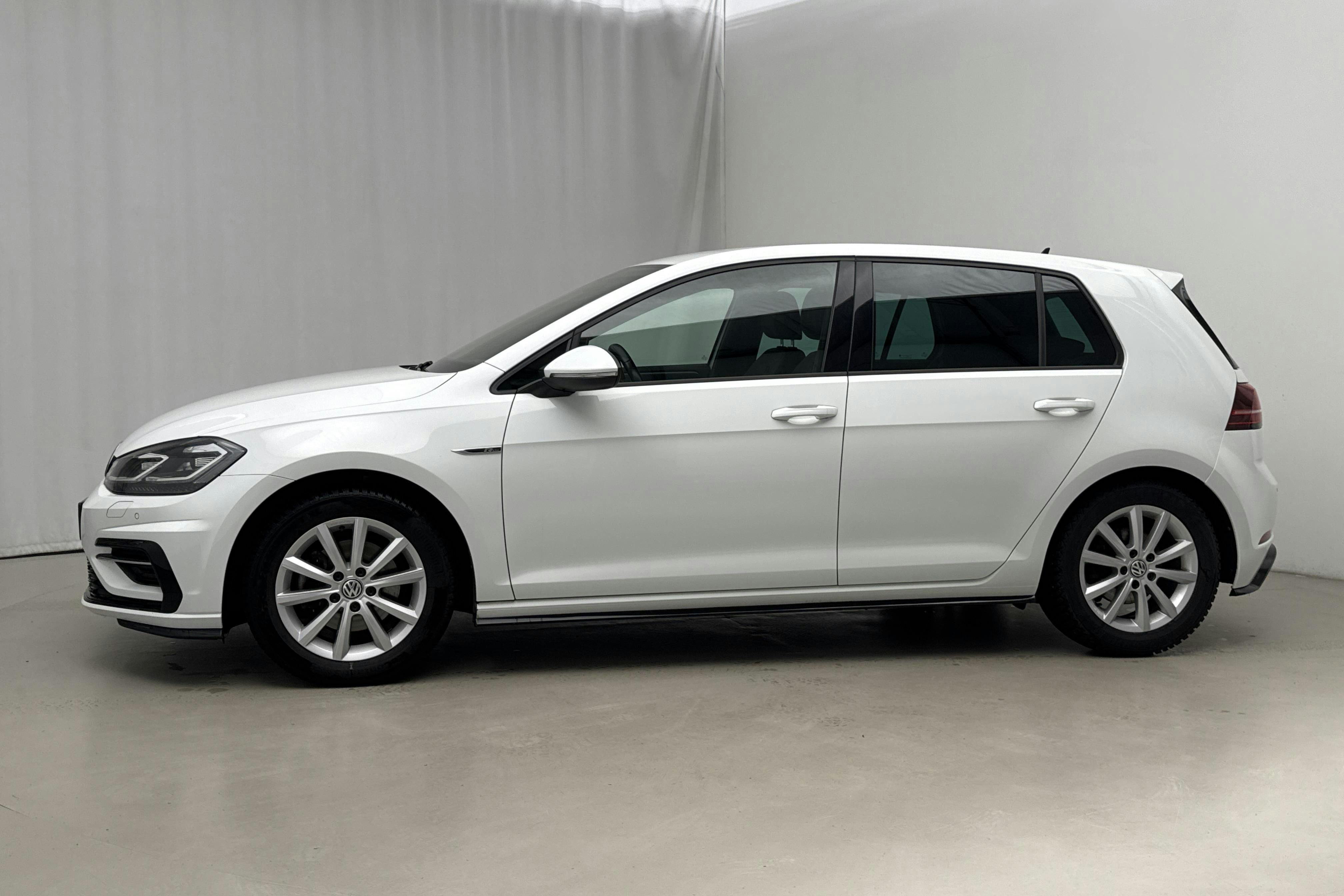 Zdjęcie prezentacyjne 2 z 18: VW Golf VII 1.5 TSI 5dr (150hk) - 92 370 km - Automatyczna - biały - 2020