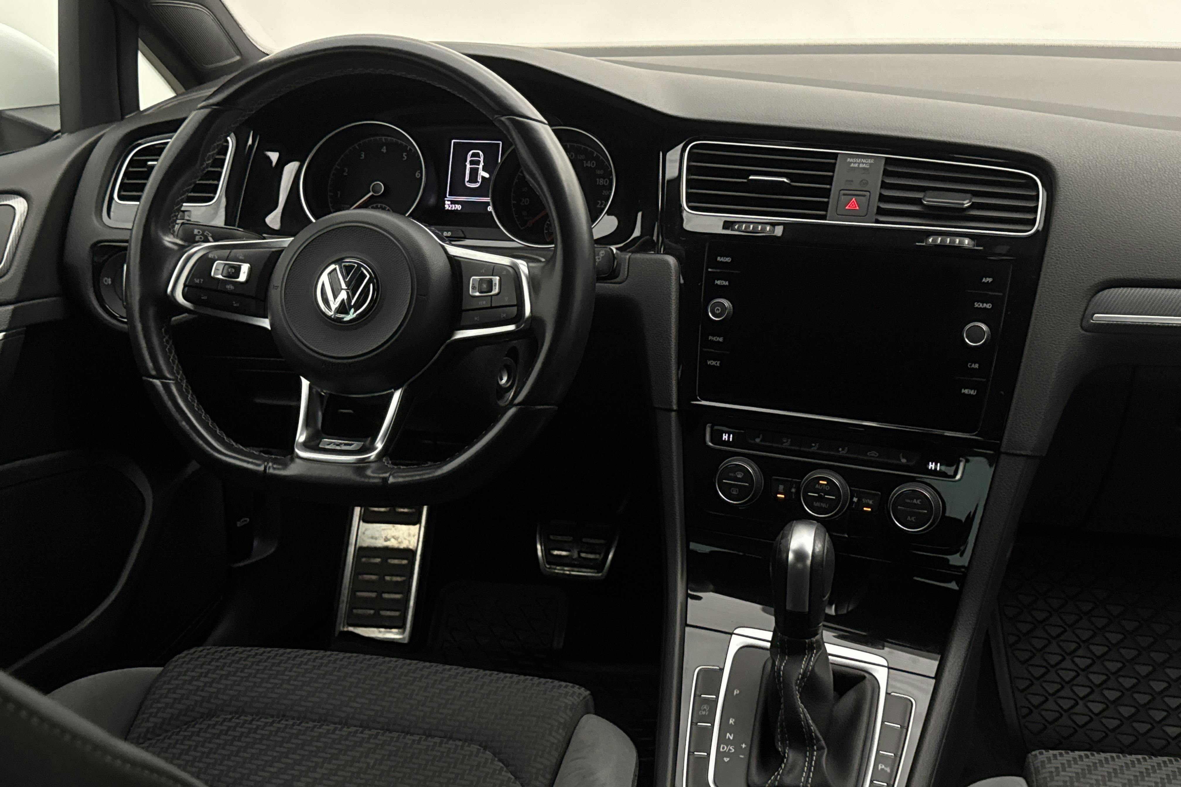 Zdjęcie prezentacyjne 18 z 18: VW Golf VII 1.5 TSI 5dr (150hk) - 92 370 km - Automatyczna - biały - 2020