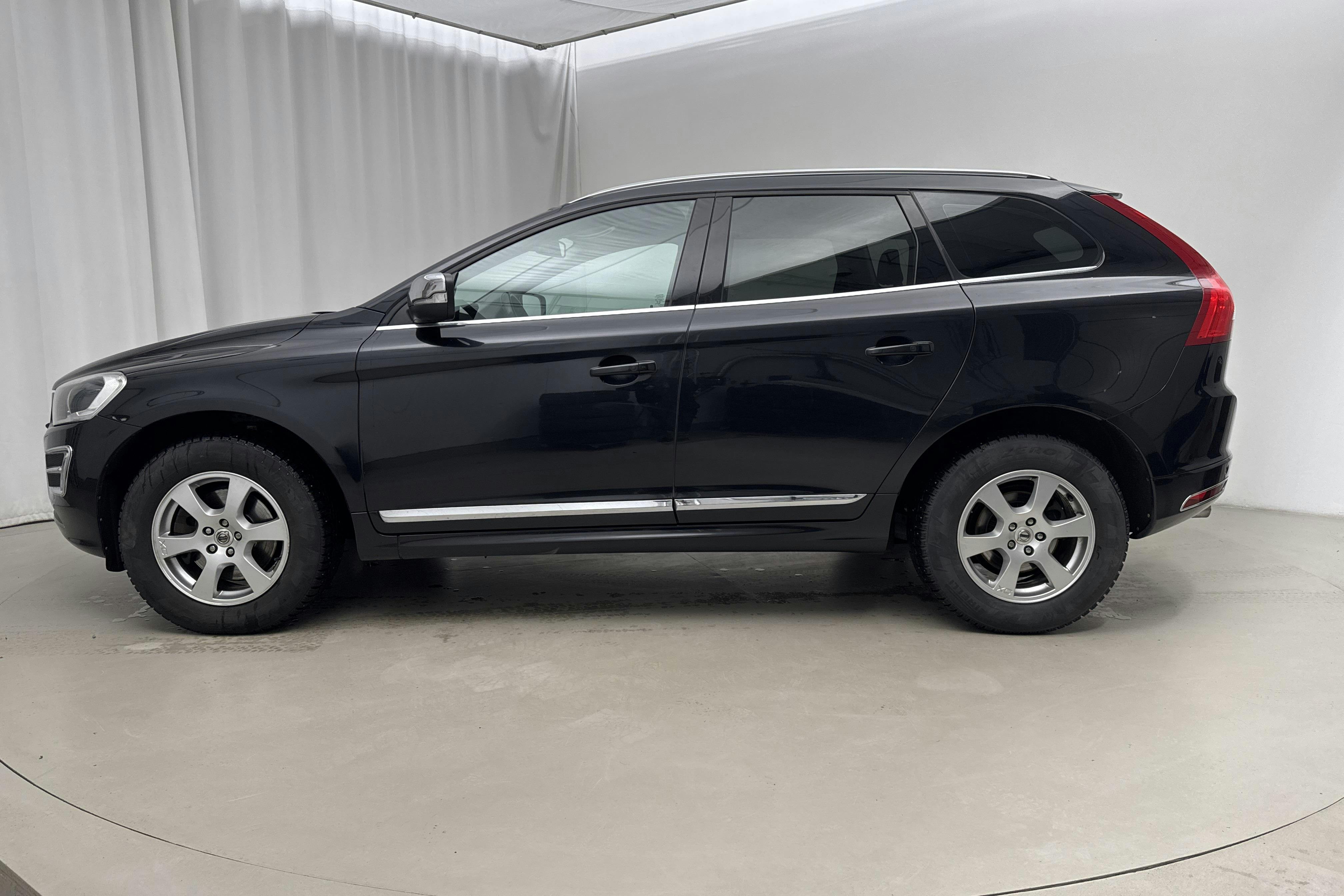 Presentation photo 2 of 15: Volvo XC60 D3 2WD (136hk) - 189 520 km - Manual - black - 2014