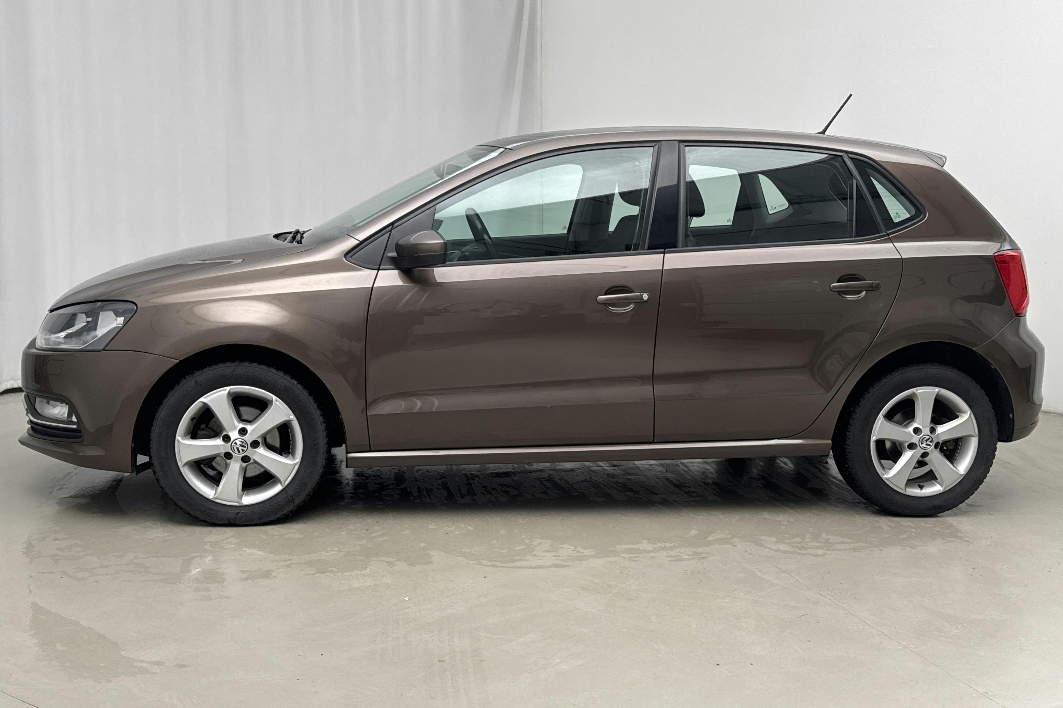 Presentation photo 2 of 15: VW Polo 1.2 TSI 5dr (90hk) - 106 620 km - Automatic - brown - 2016