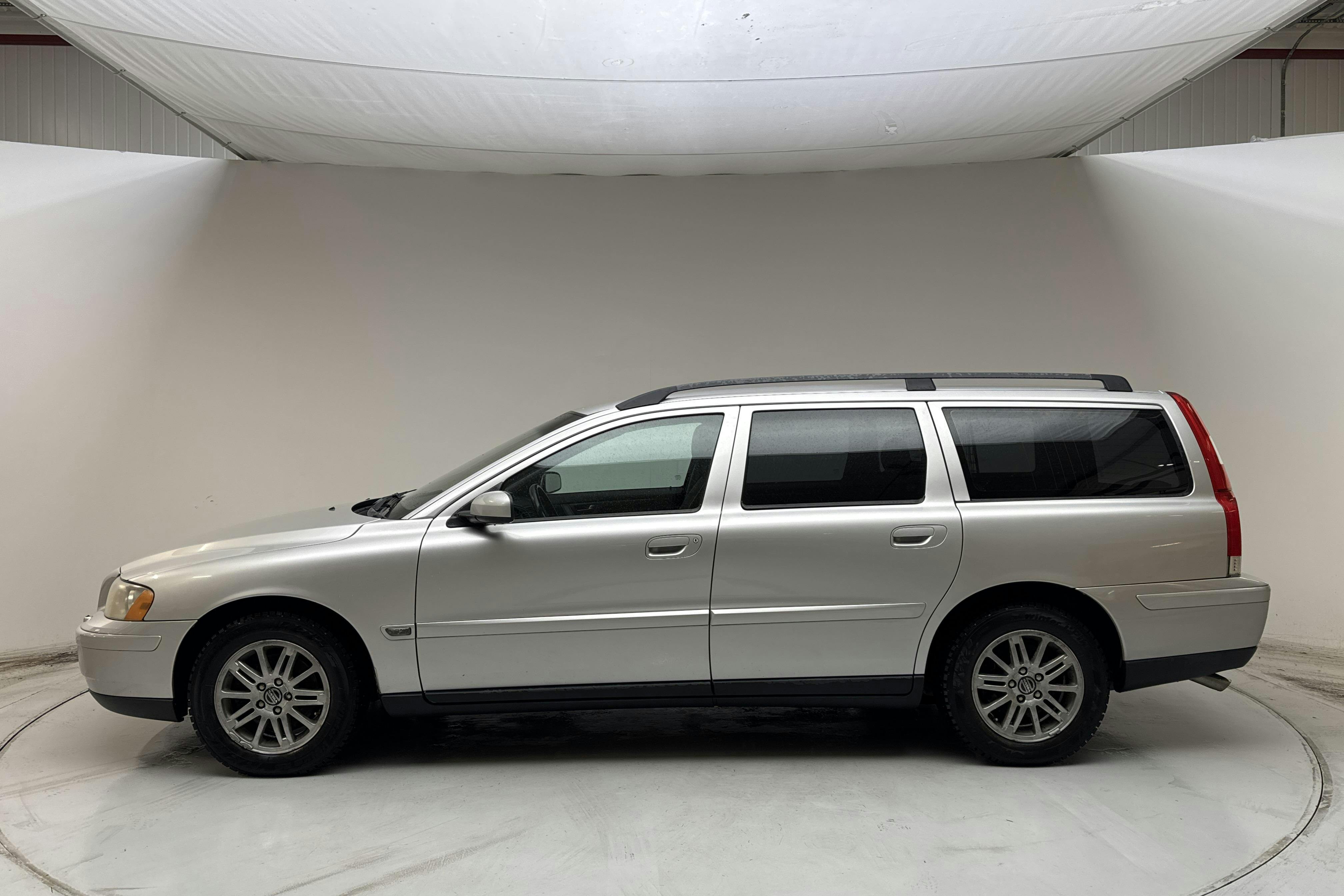 Presentation photo 2 of 12: Volvo V70 2.4 (170hk) - 236 830 km - Manual - Light Grey - 2006