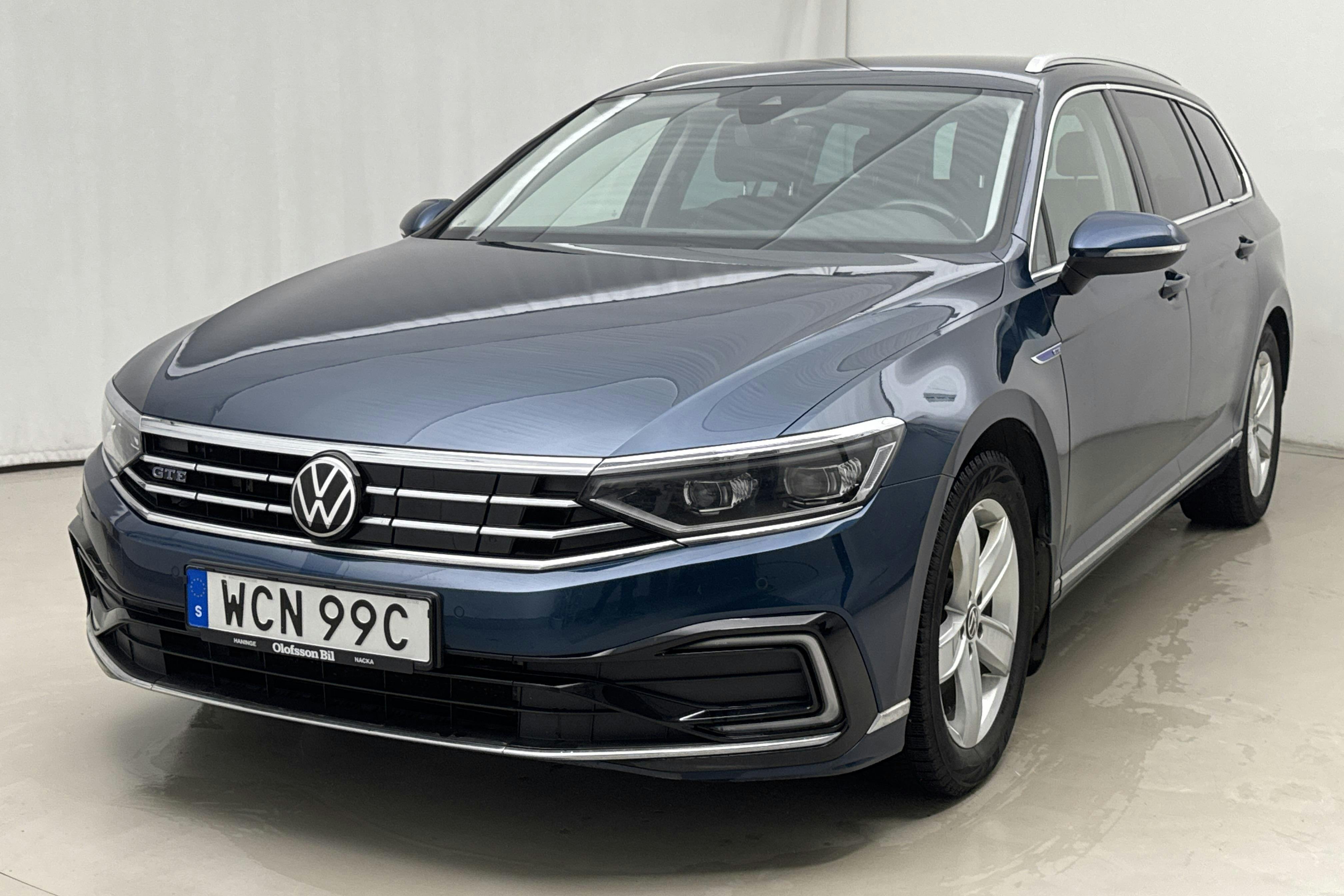Presentationsfoto 1 av 18: VW Passat 1.4 GTE Sportscombi (218hk) - 10 099 mil - Automat - blå - 2021