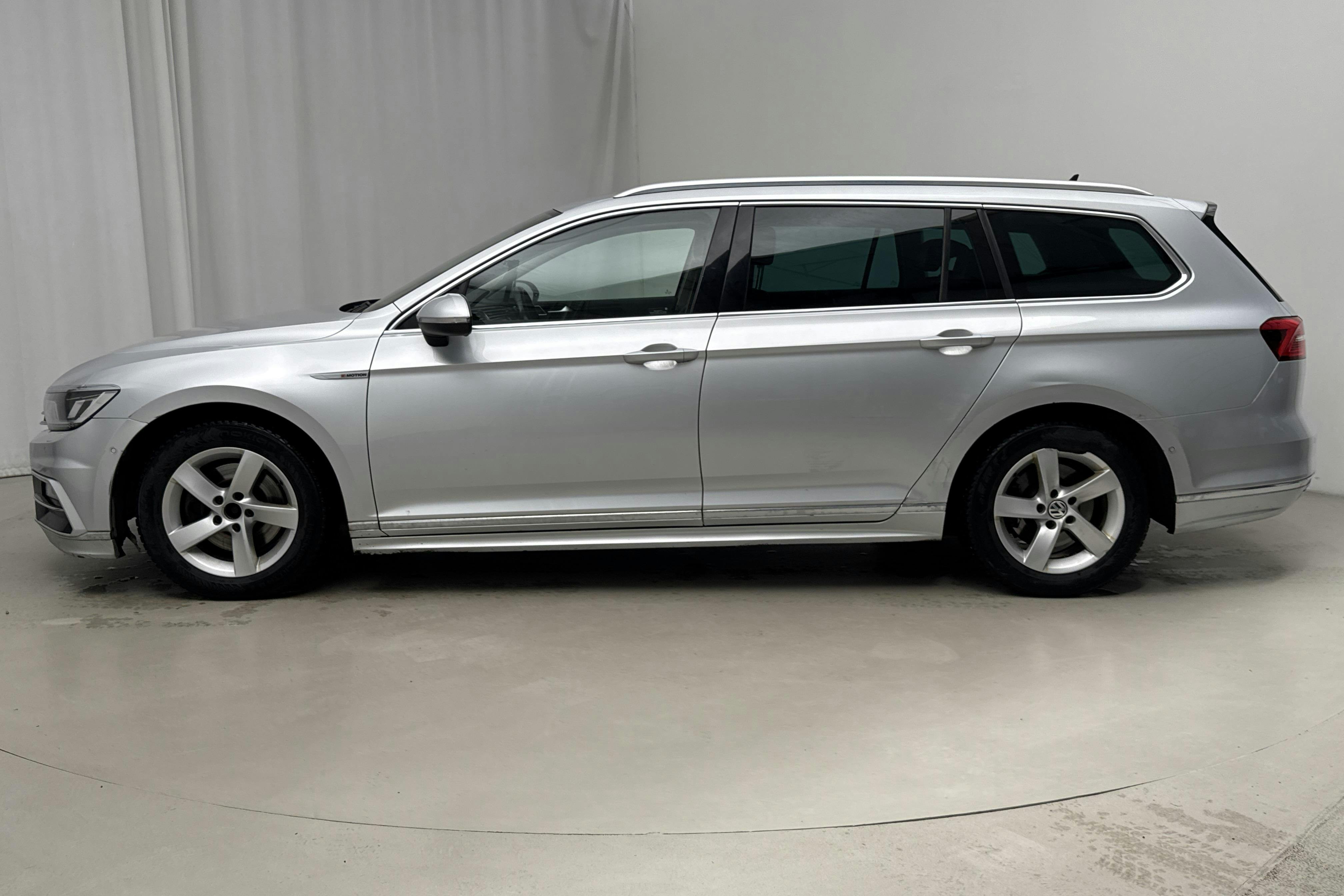 Esittelykuva 2 osoitteesta 15: VW Passat 2.0 TDI Sportscombi 4MOTION (190hk) - 269 440 km - Automaattinen - hopea - 2017