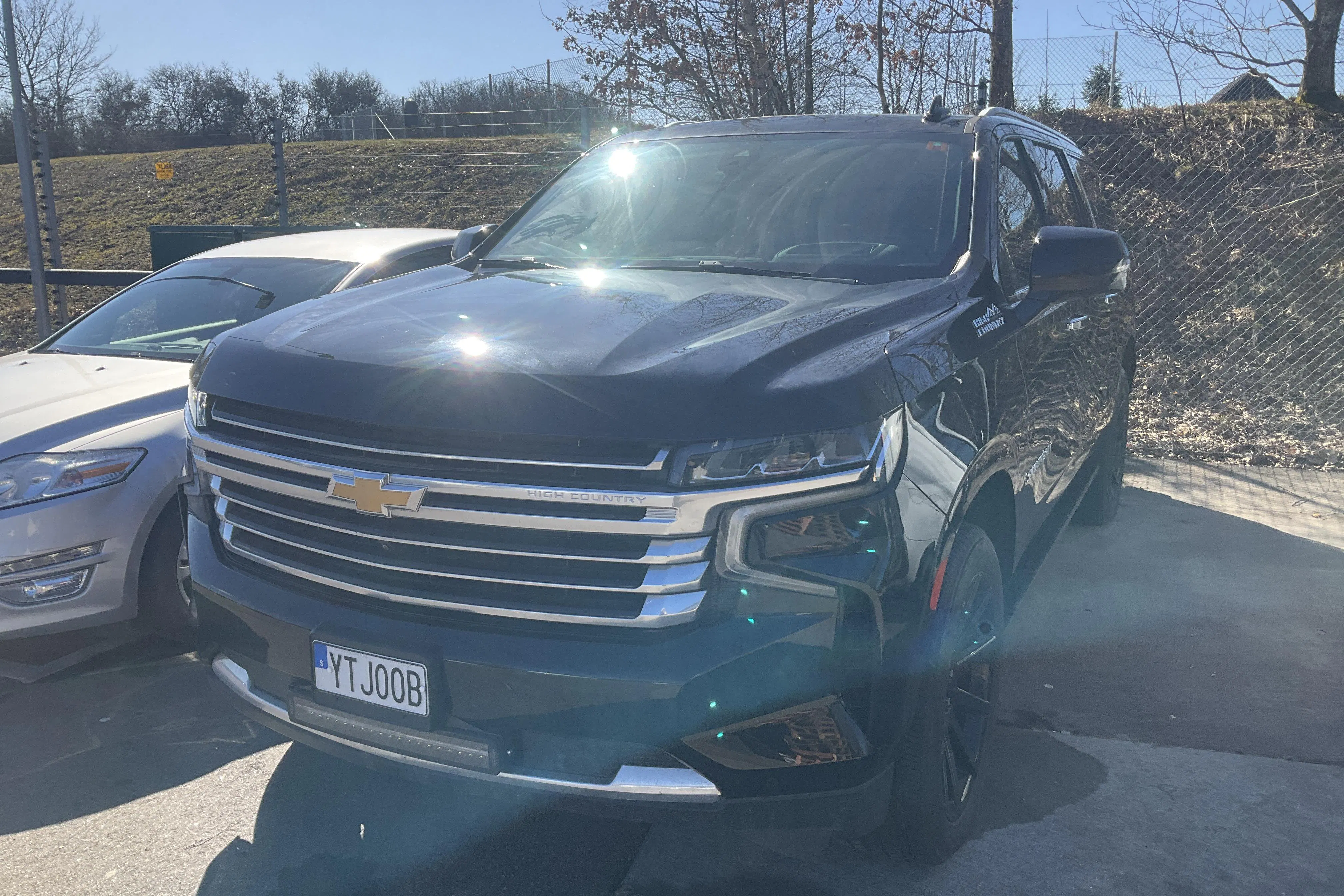 Presentation photo 1 of 23: Chevrolet Suburban 6.2 V8 4WD Hydra-Matic 426hk - 44 460 km - Automatic - black - 2022