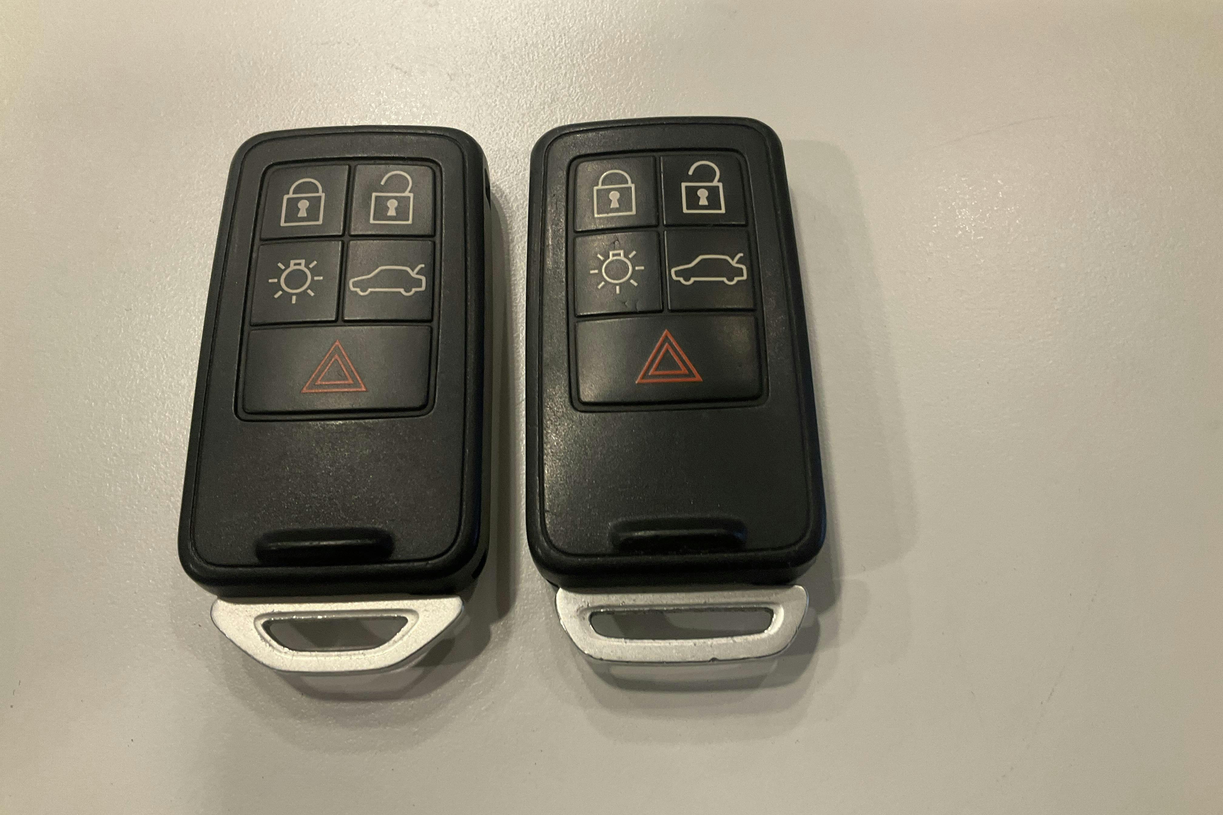 Esitlusfoto 20 aadressil 20: Volvo V60 D4 (190hk) - 116 290 km - Automaatne - Dark Blue - 2018