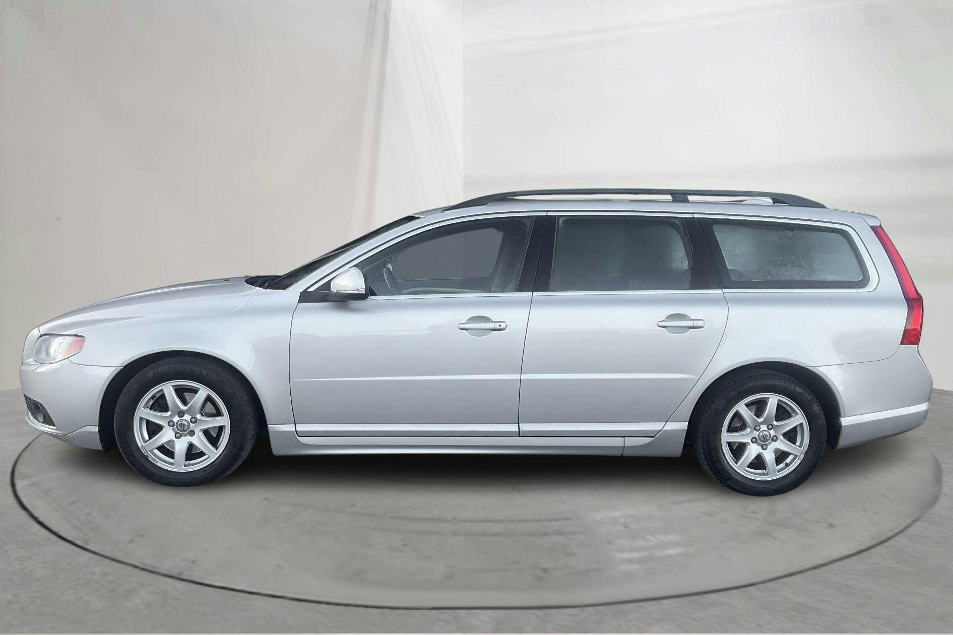 Presentation photo 2 of 13: Volvo V70 II 1.6D DRIVe (115hk) - 199 490 km - Manual - Light Grey - 2012