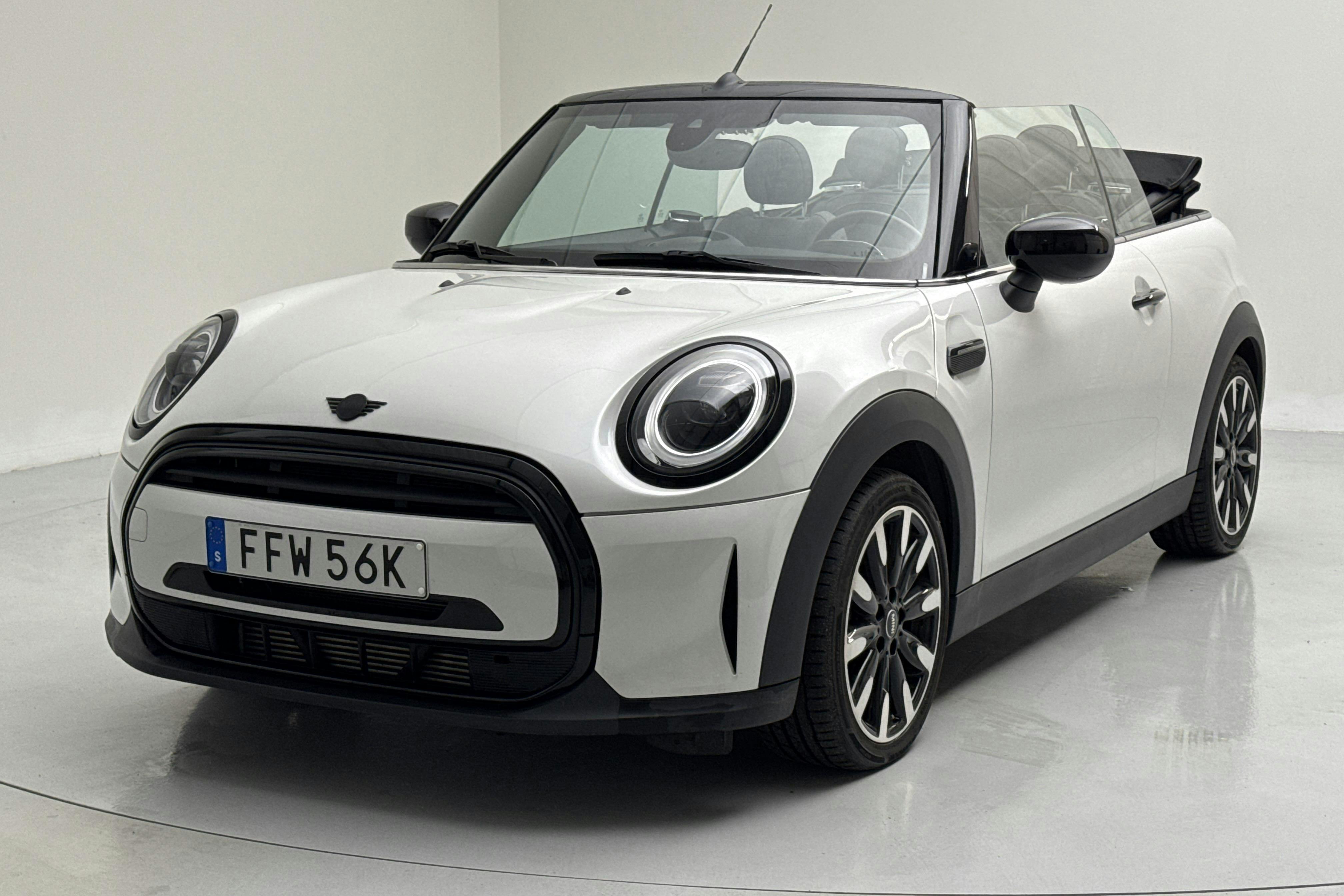 Presentation photo 1 of 17: MINI Cooper Cabriolet, F57 LCI (136hk) - 21 430 km - Automatic - white - 2023