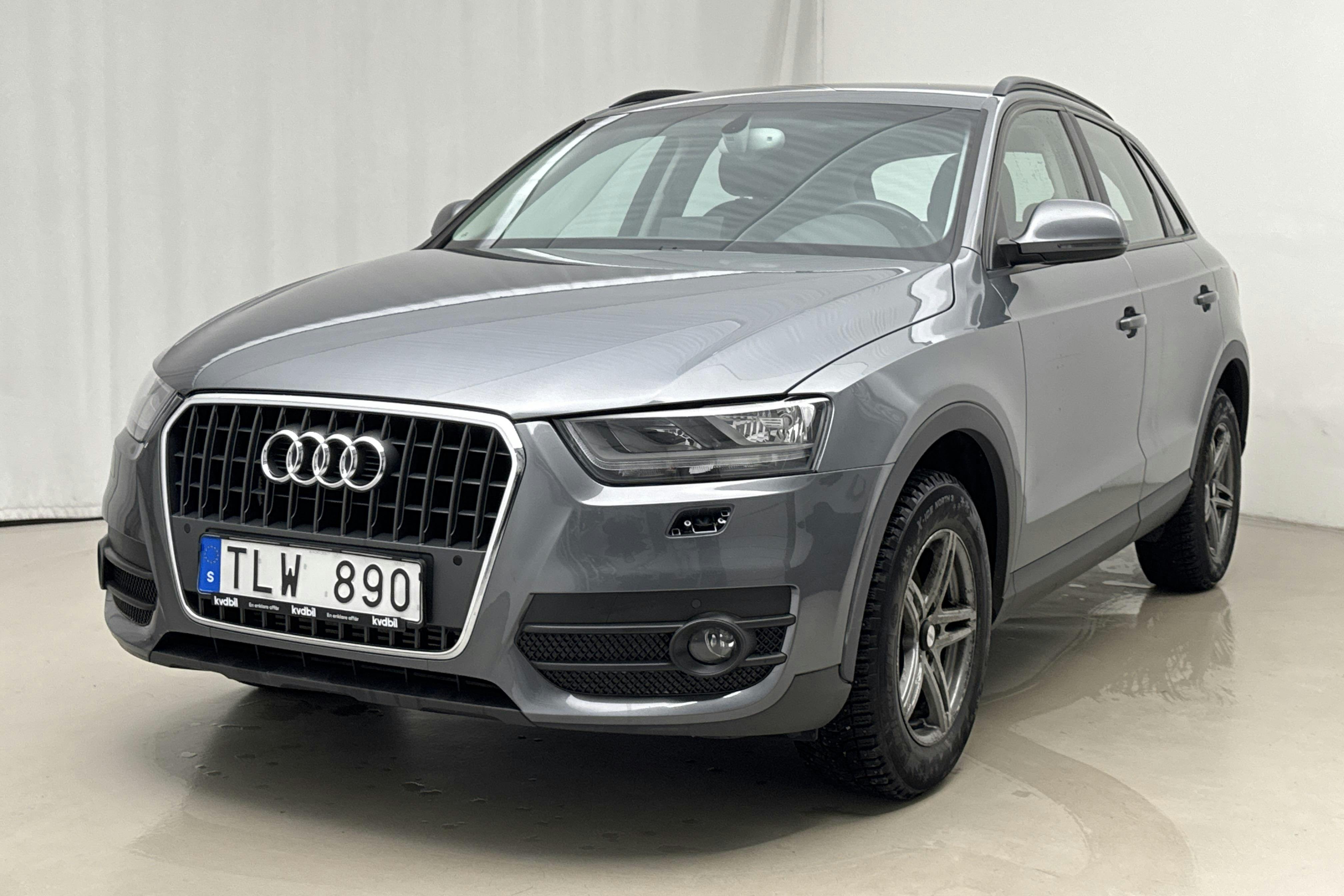Presentation photo 1 of 16: Audi Q3 2.0 TDI (140hk) - 89 990 km - Manual - gray - 2013