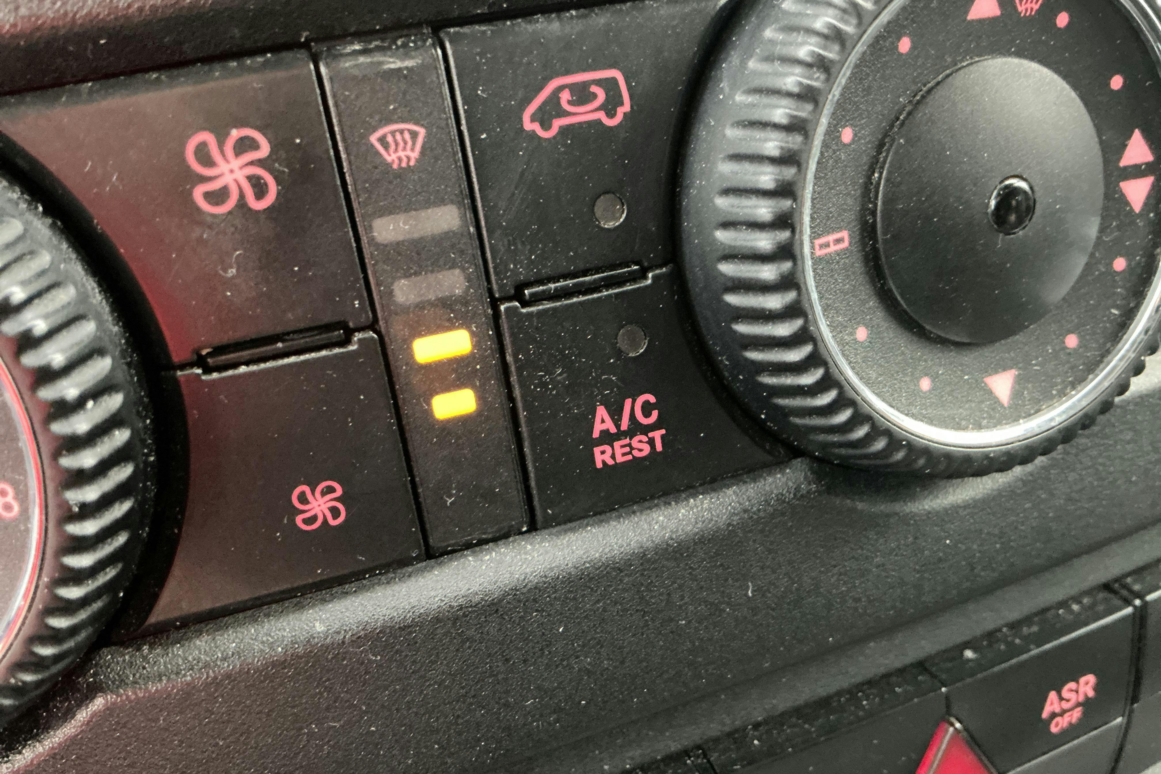 Presentation photo 12 of 12: VW Crafter 35 2.0 TDI (163hk) - 265 250 km - Manual - white - 2015