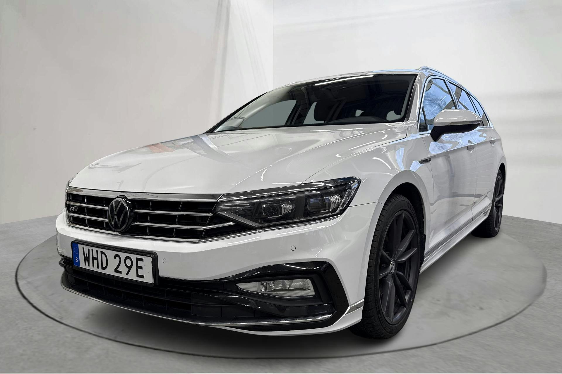 Presentation photo 1 of 24: VW Passat 2.0 TDI Sportscombi 4Motion (200hk) - 144 890 km - Automatic - white - 2022