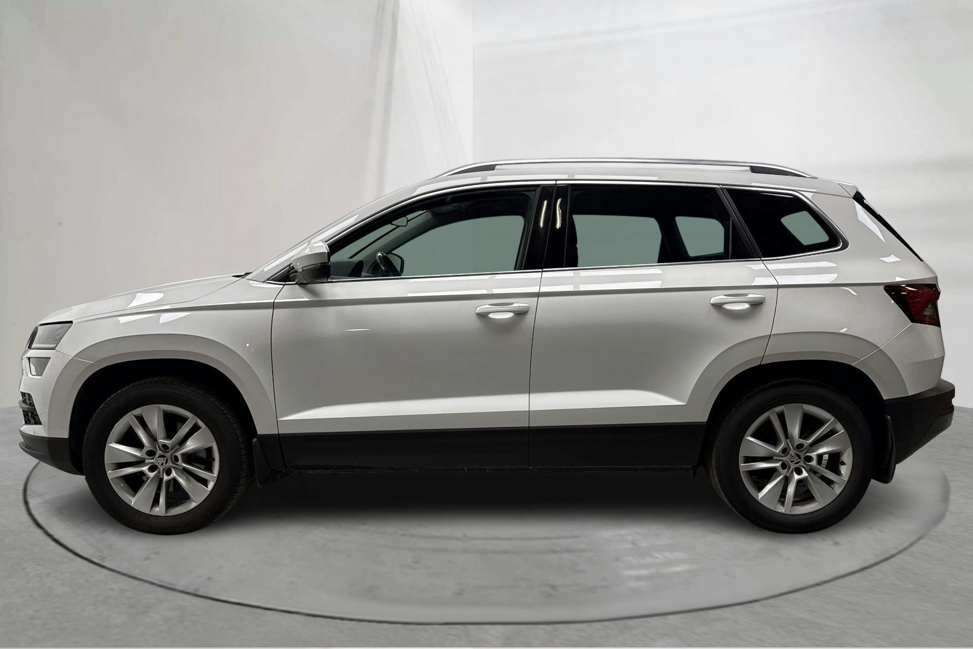 Presentation photo 2 of 15: Skoda Karoq 2.0 TDI 4X4 (150hk) - 165 220 km - Automatic - white - 2019