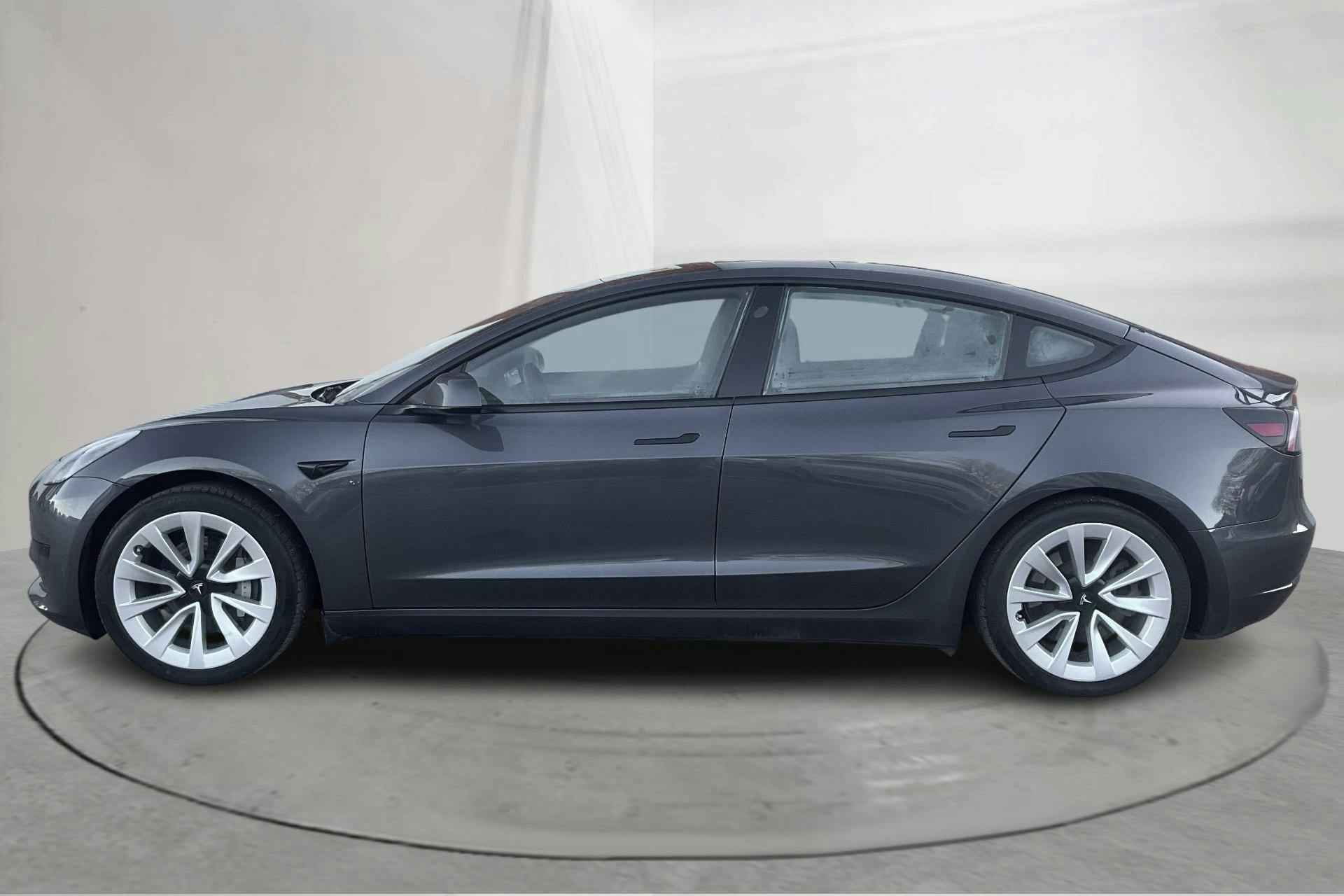Presentation photo 2 of 20: Tesla Model 3 Standard Range RWD - 90 740 km - Automatic - gray - 2023
