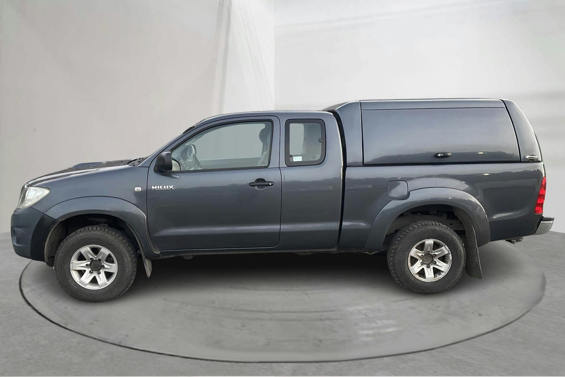 Presentation photo 2 of 13: Toyota Hilux 2.5 D-4D 4WD (120hk) - 208 310 km - Manual - Dark Grey - 2009