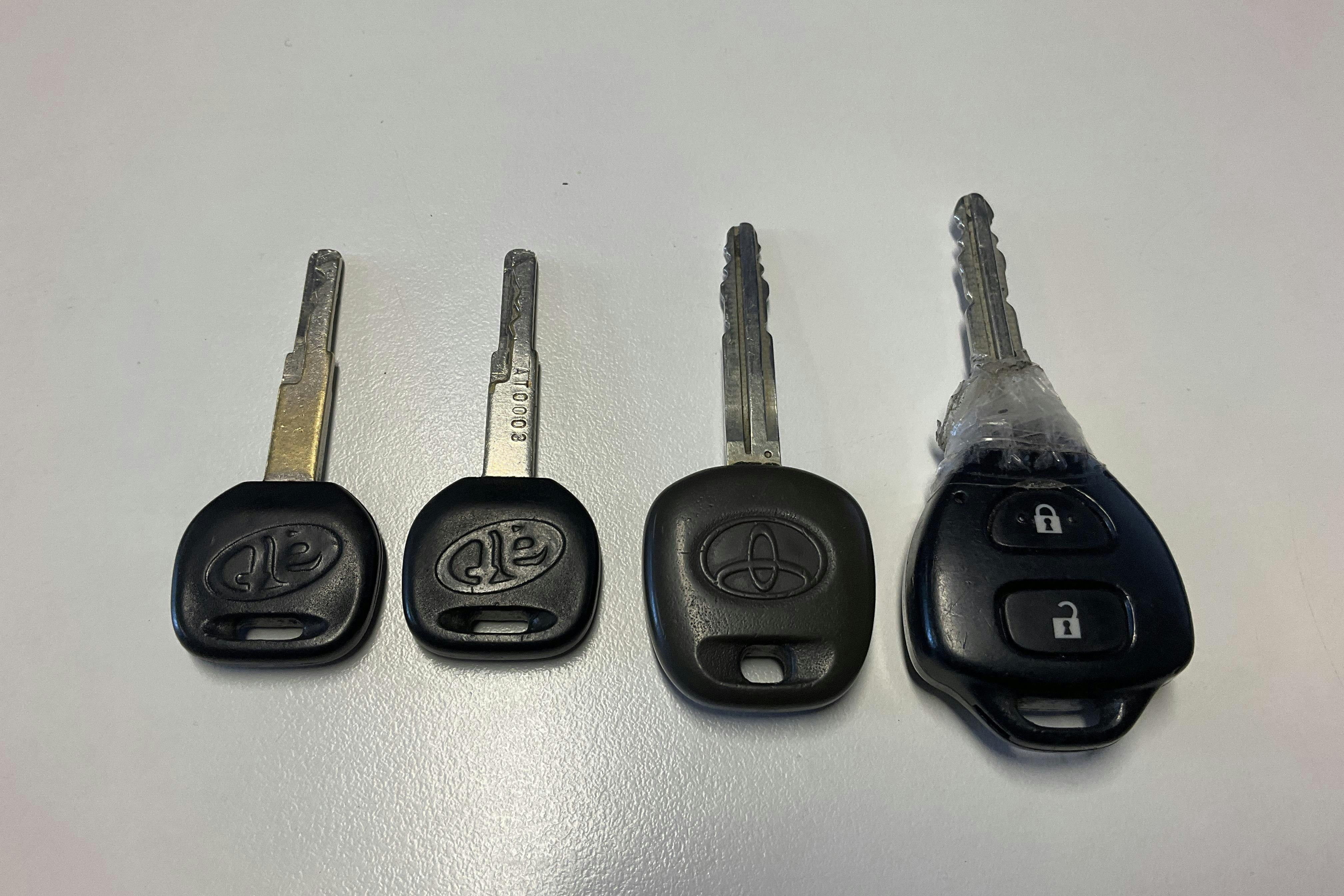 Presentation photo 13 of 13: Toyota Hilux 2.5 D-4D 4WD (120hk) - 208 310 km - Manual - Dark Grey - 2009