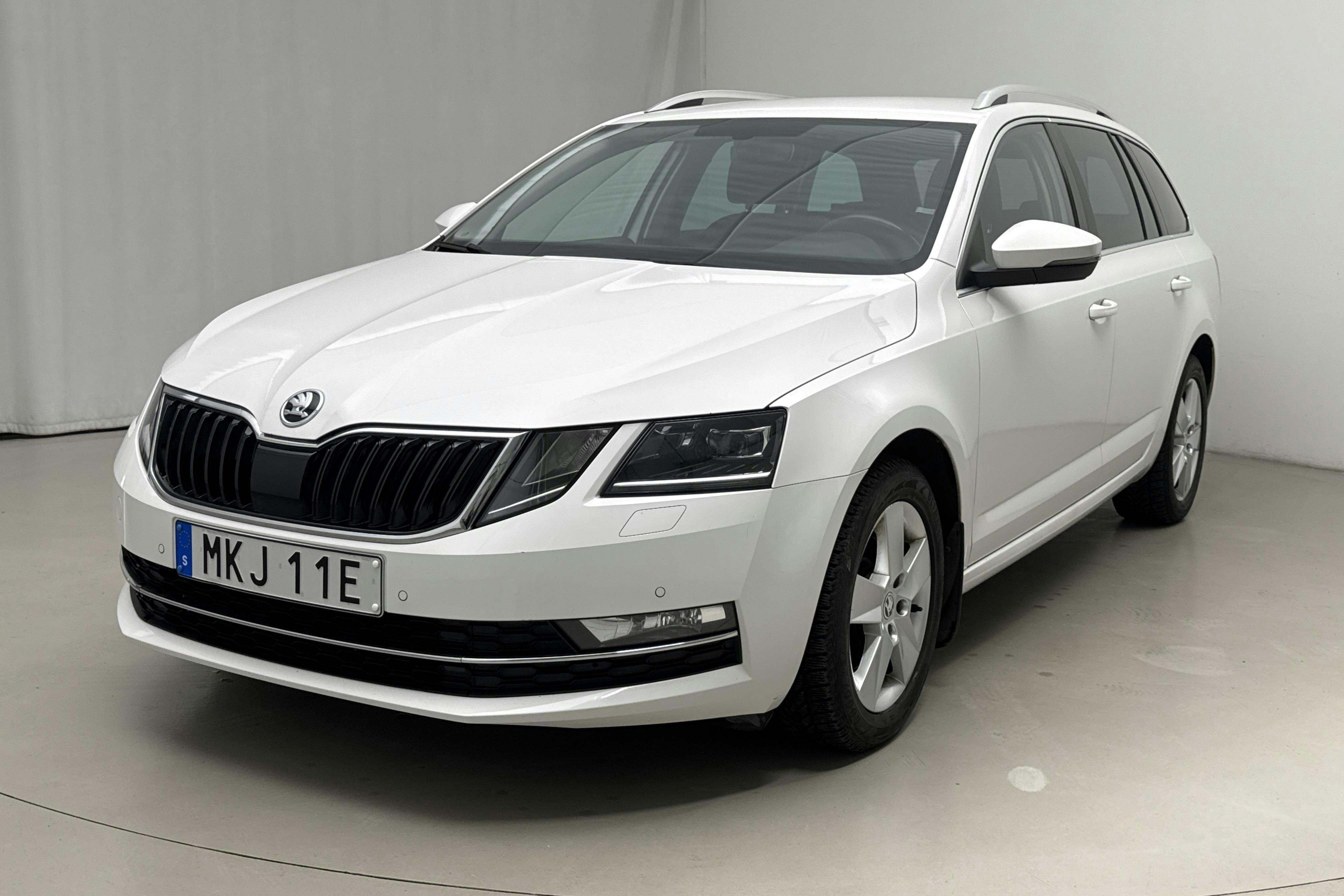 Presentation photo 1 of 20: Skoda Octavia III 1.5 TSI G-TEC Combi (130hk) - 136 510 km - Automatic - white - 2020