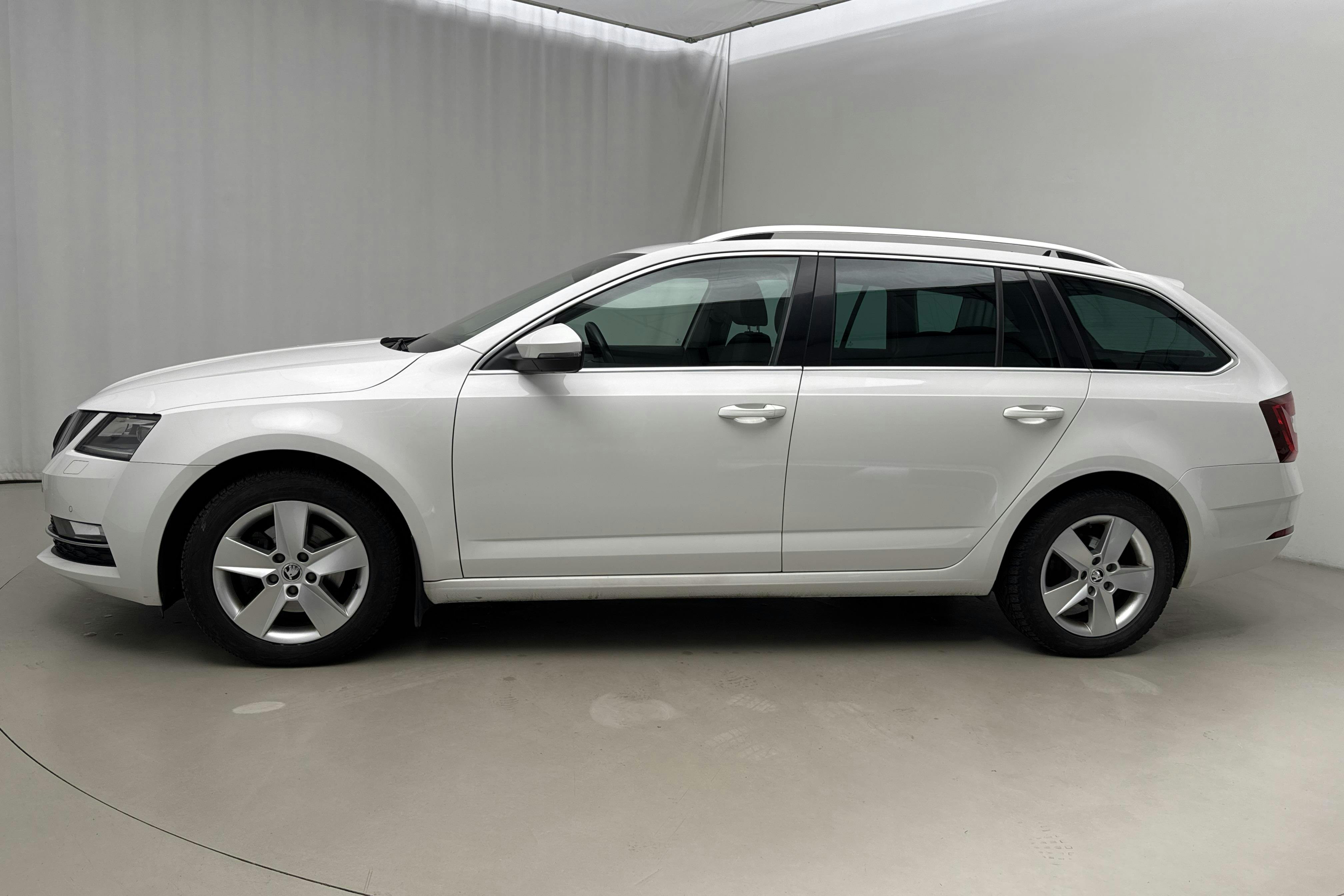 Presentation photo 2 of 20: Skoda Octavia III 1.5 TSI G-TEC Combi (130hk) - 136 510 km - Automatic - white - 2020