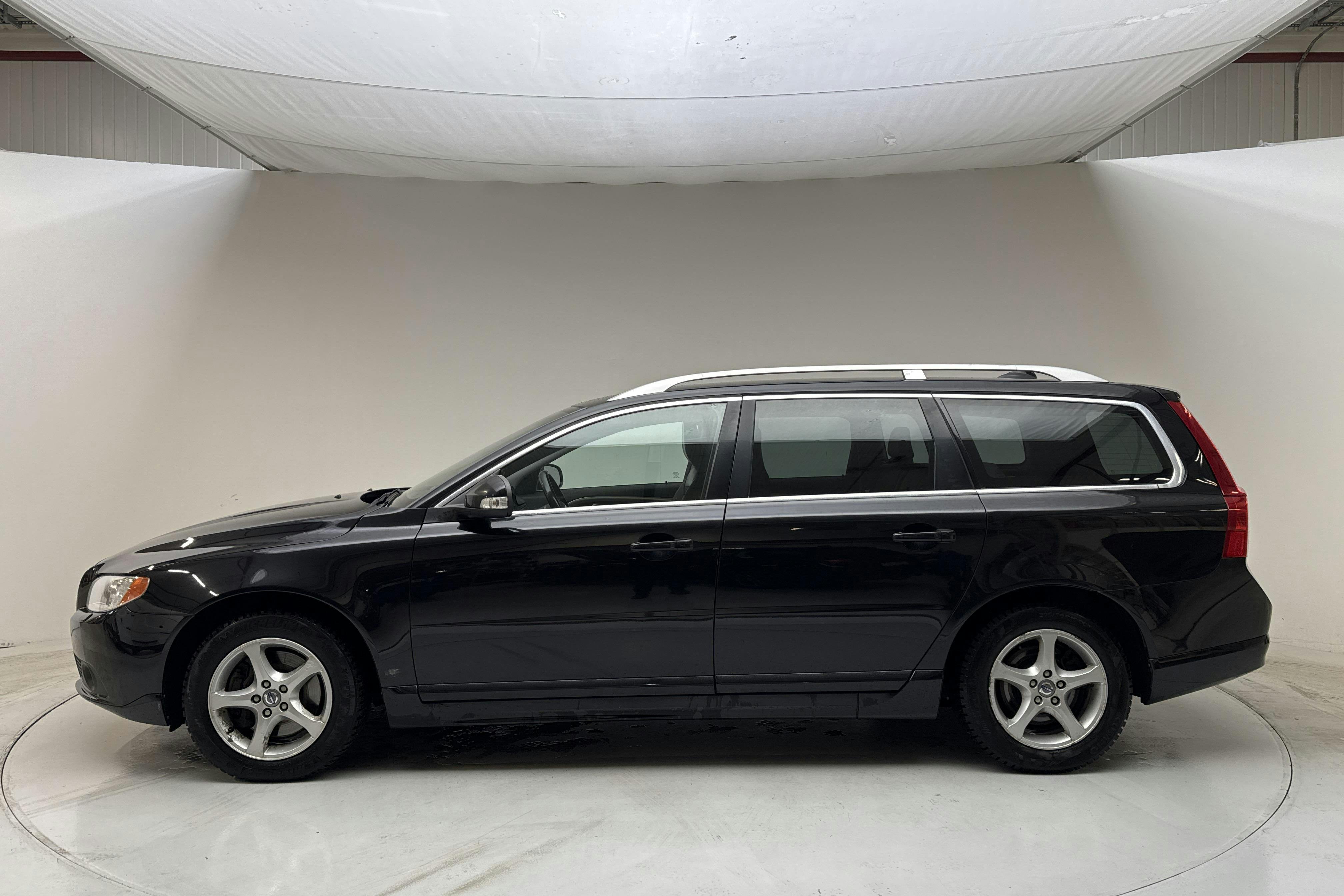 Presentation photo 2 of 13: Volvo V70 II D5 (225hk) - 252 140 km - Manual - black - 2011