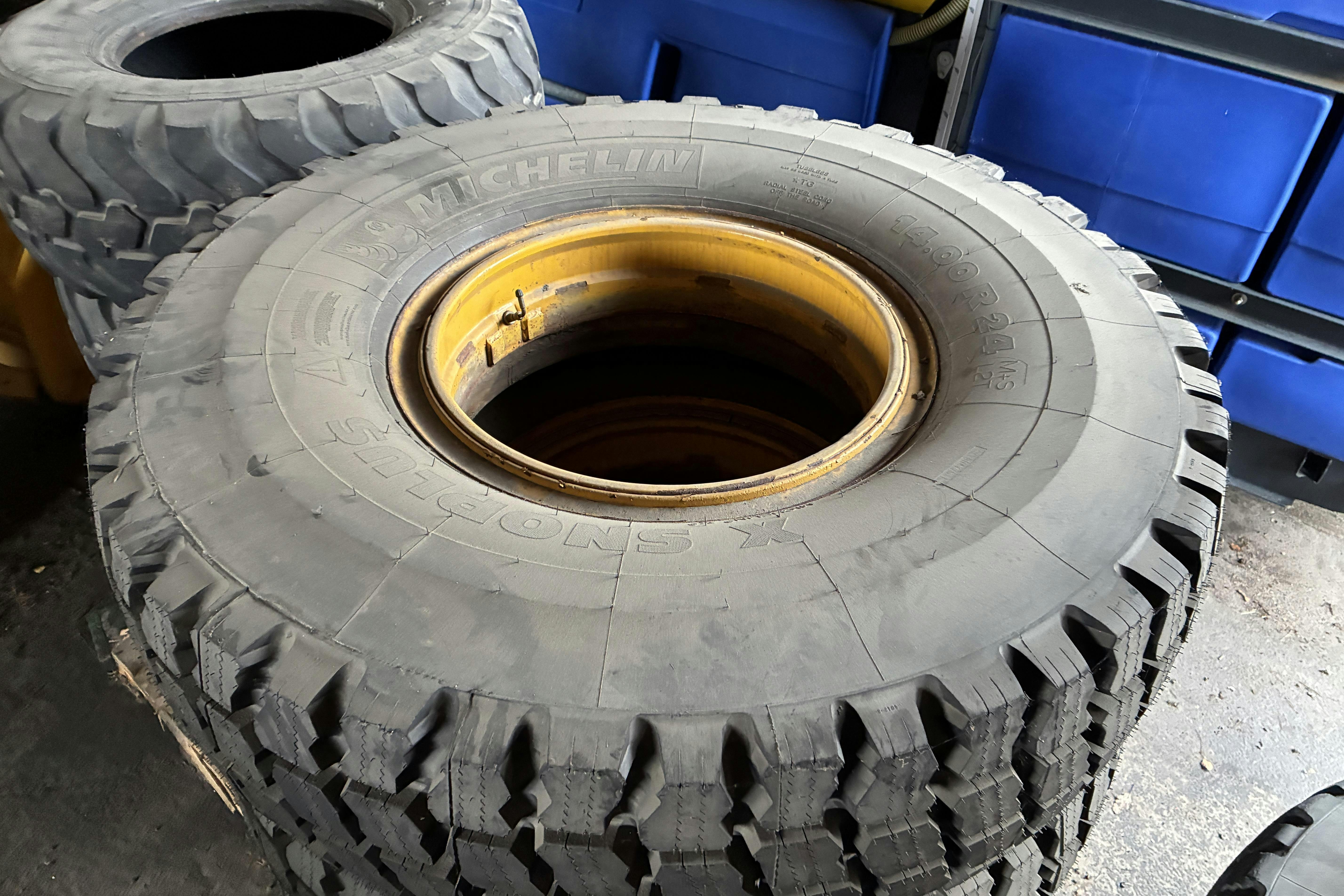 Presentation photo 5 of 5: Michelin 14.00-R24 MS 4 stycken nya till väghyvel - 0 km