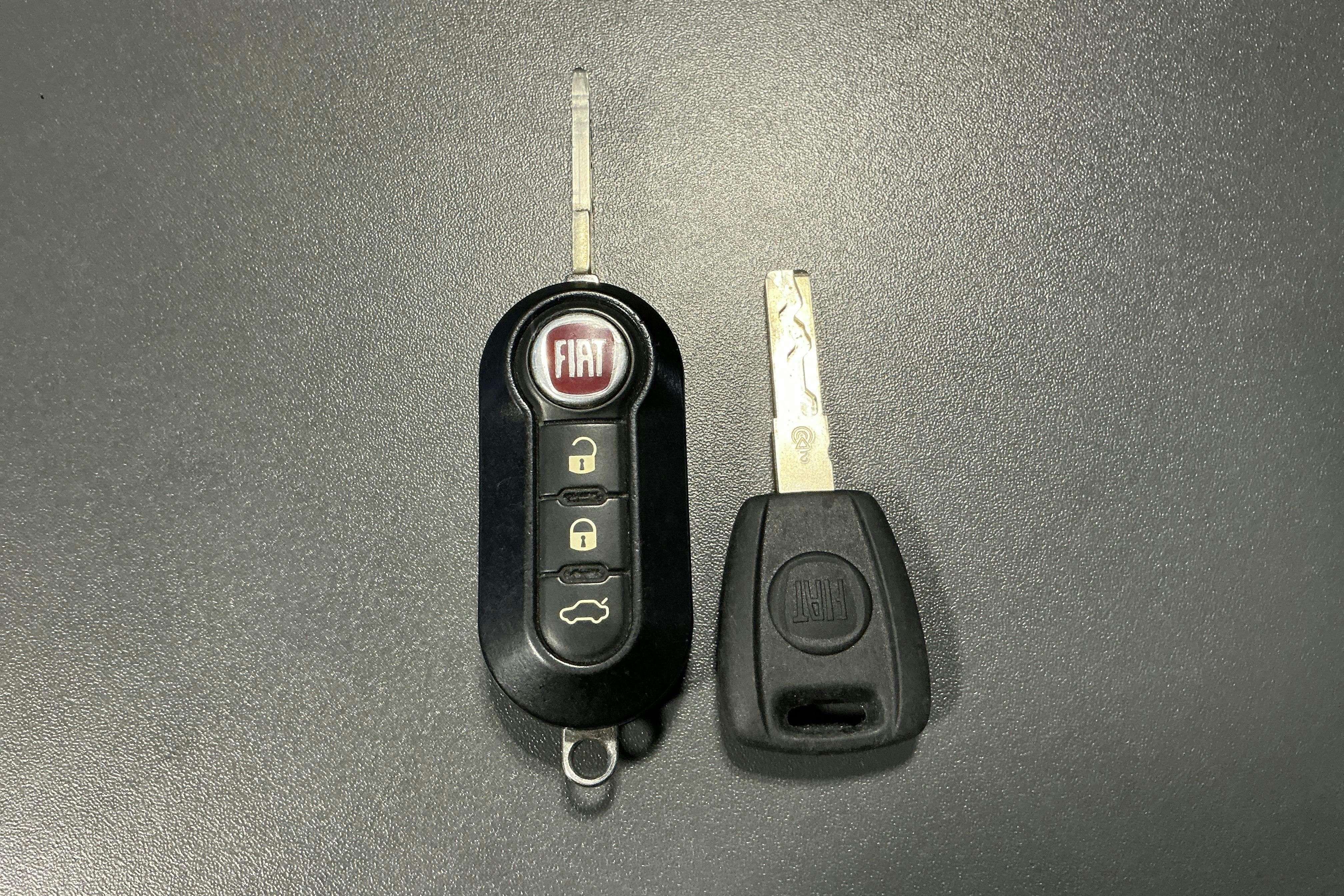 Presentation photo 14 of 14: Fiat 500 1.2 (69hk) - 67 400 km - Automatic - white - 2017