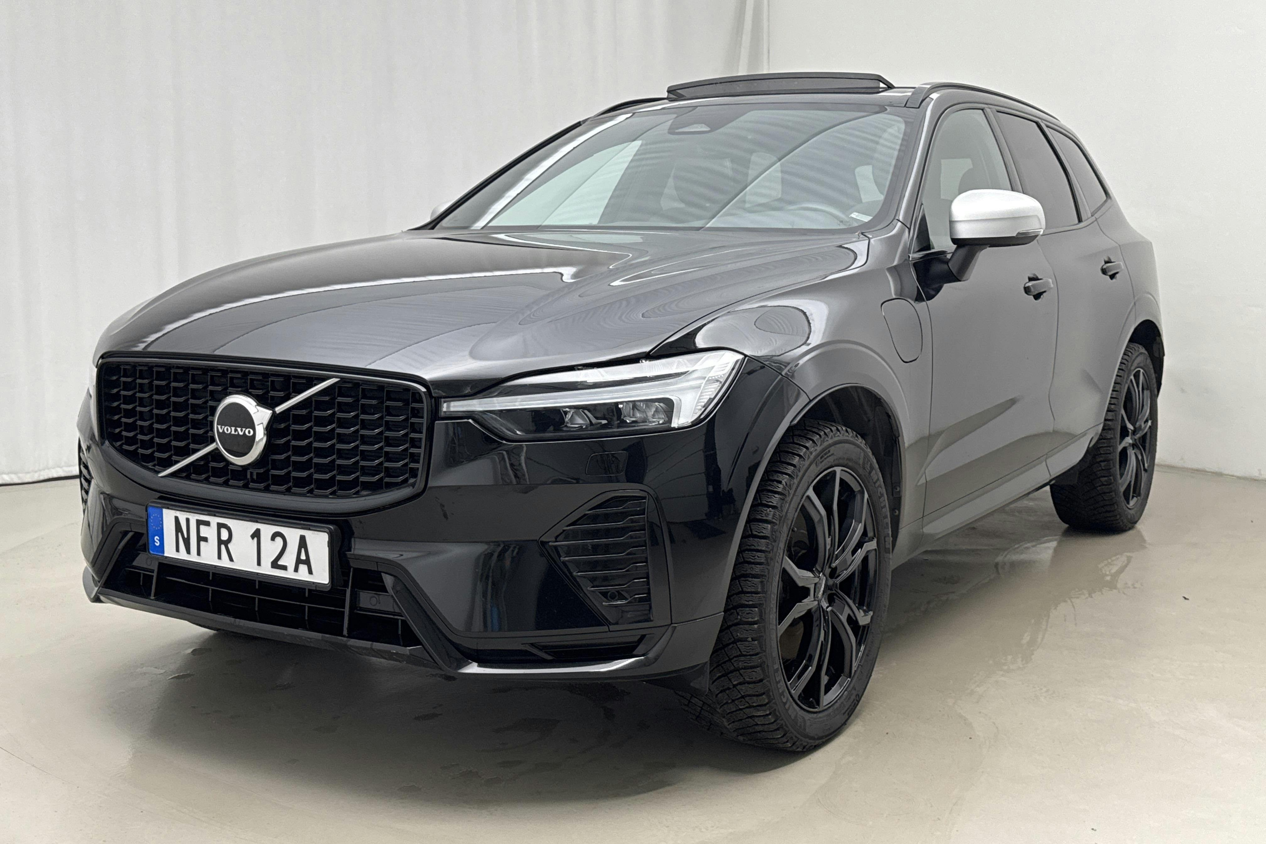 Presentationsfoto 1 av 25: Volvo XC60 T8 AWD Recharge (455hk) - 10 164 mil - Automat - svart - 2022