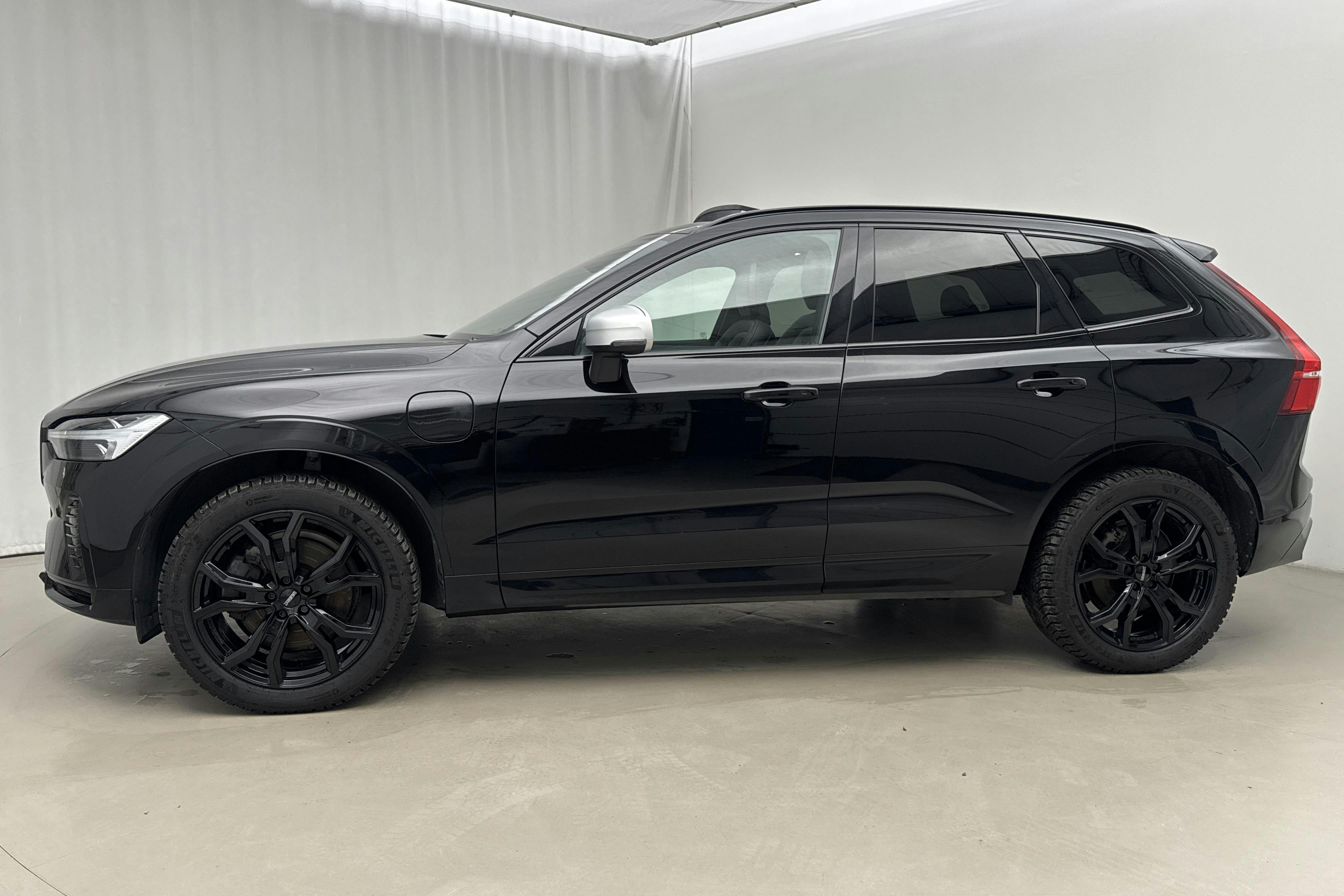 Presentationsfoto 2 av 25: Volvo XC60 T8 AWD Recharge (455hk) - 10 164 mil - Automat - svart - 2022