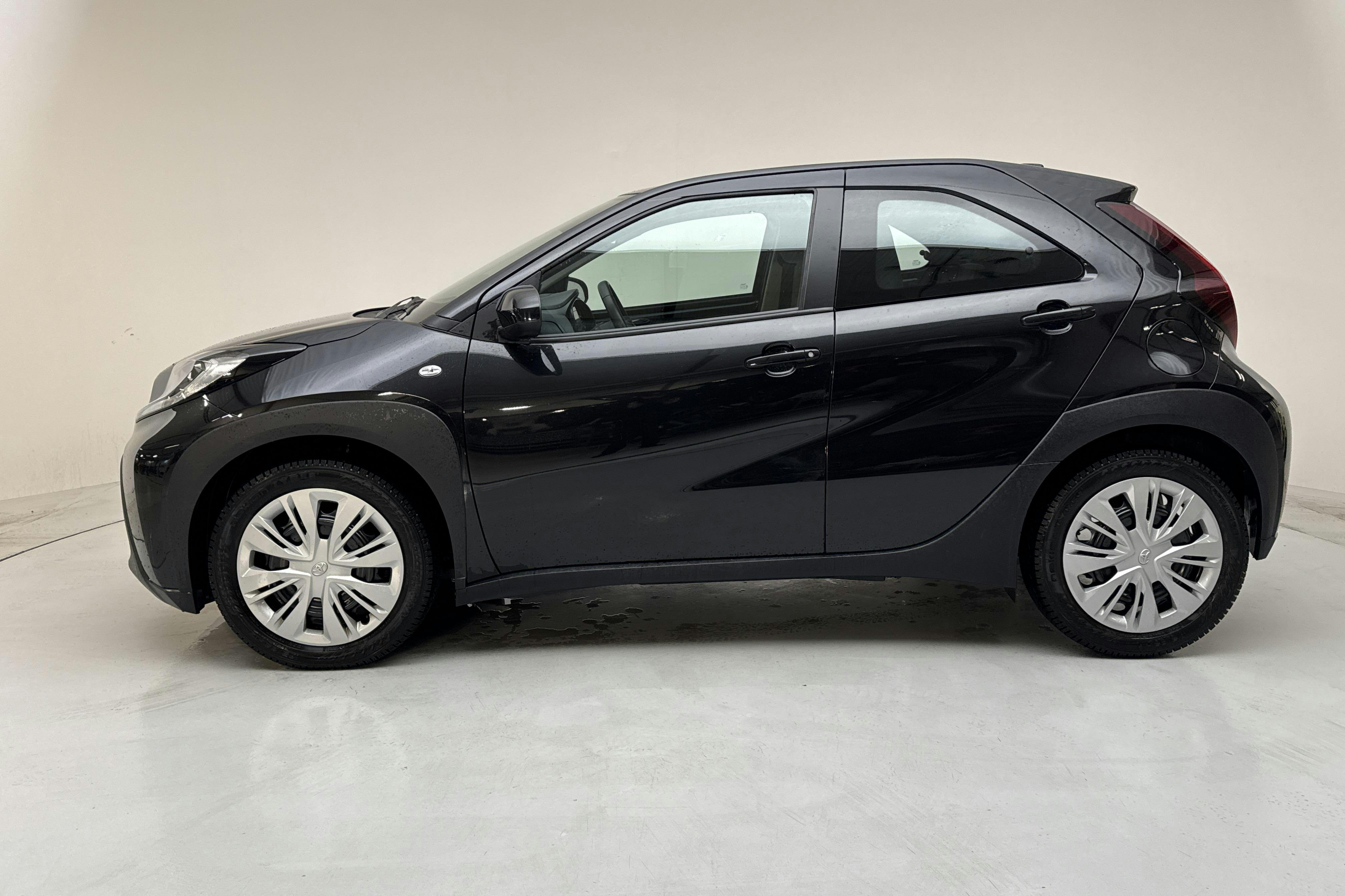 Presentation photo 2 of 14: Toyota Aygo X 1.0 5dr (72hk) - 15 750 km - Manual - black - 2022