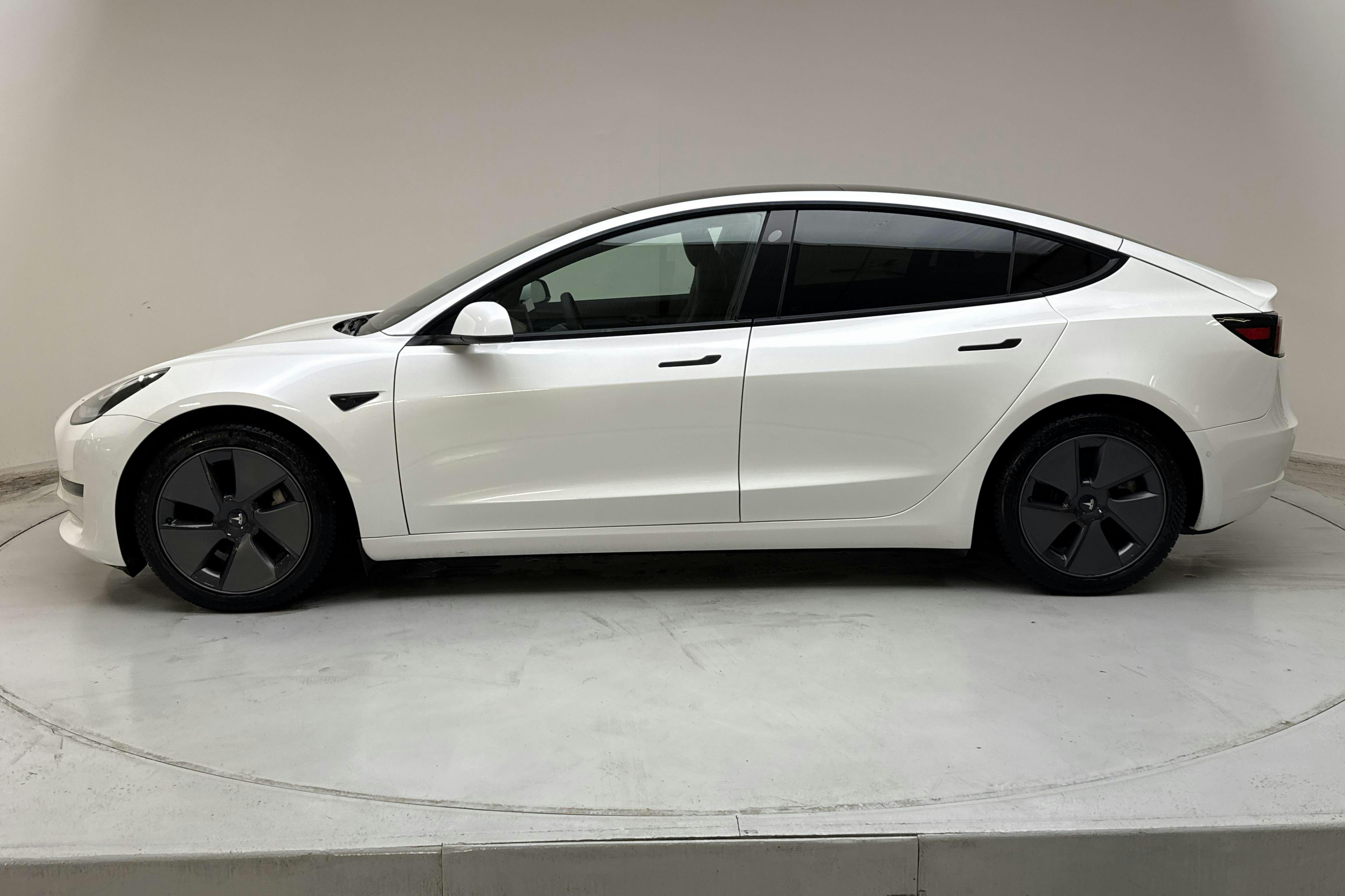 Presentation photo 2 of 17: Tesla Model 3 Long Range Dual Motor AWD - 143 920 km - Automatic - white - 2021