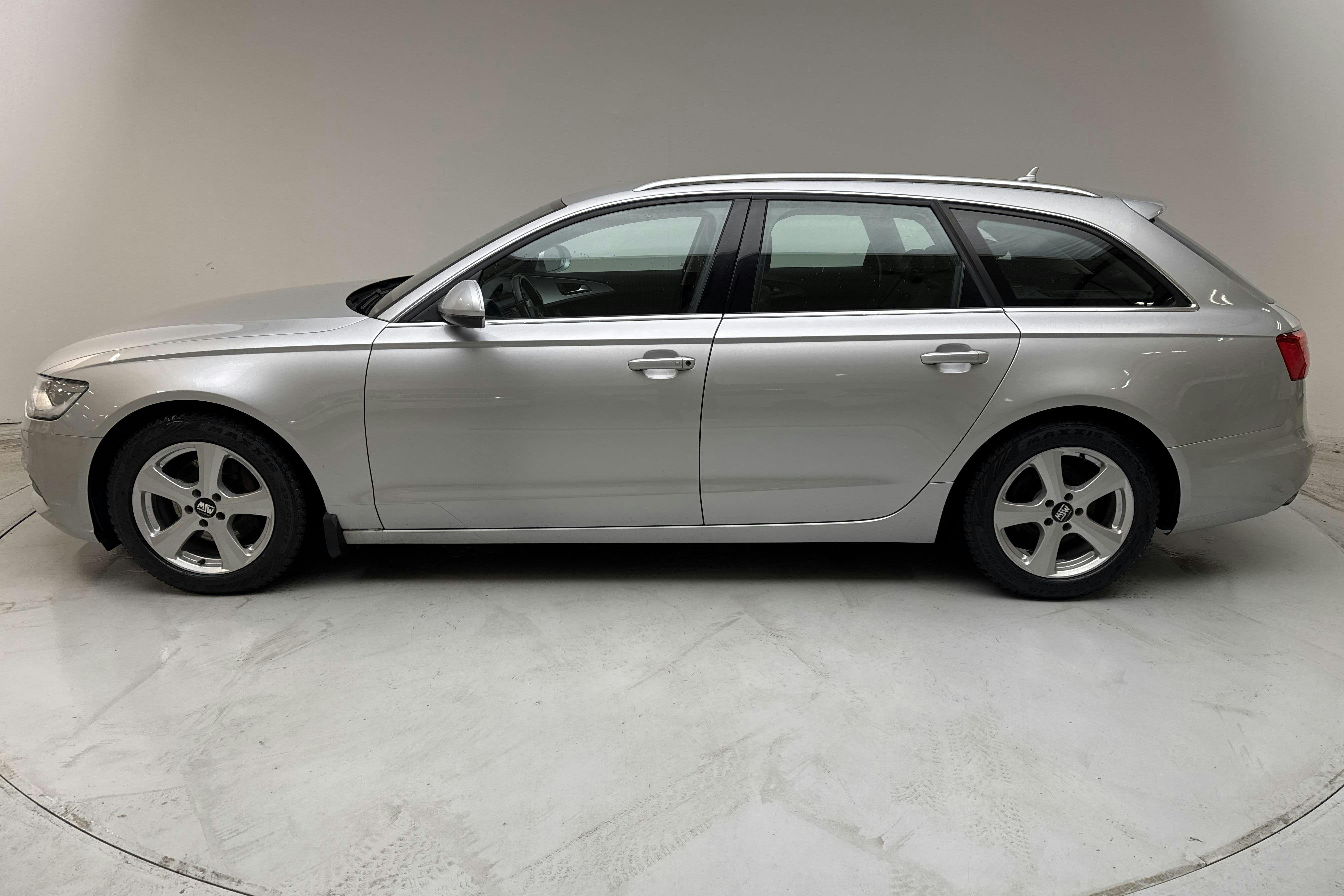 Esitlusfoto 2 aadressil 13: Audi A6 3.0 TDI Avant quattro (204hk) - 222 580 km - Automaatne - hõbe - 2014