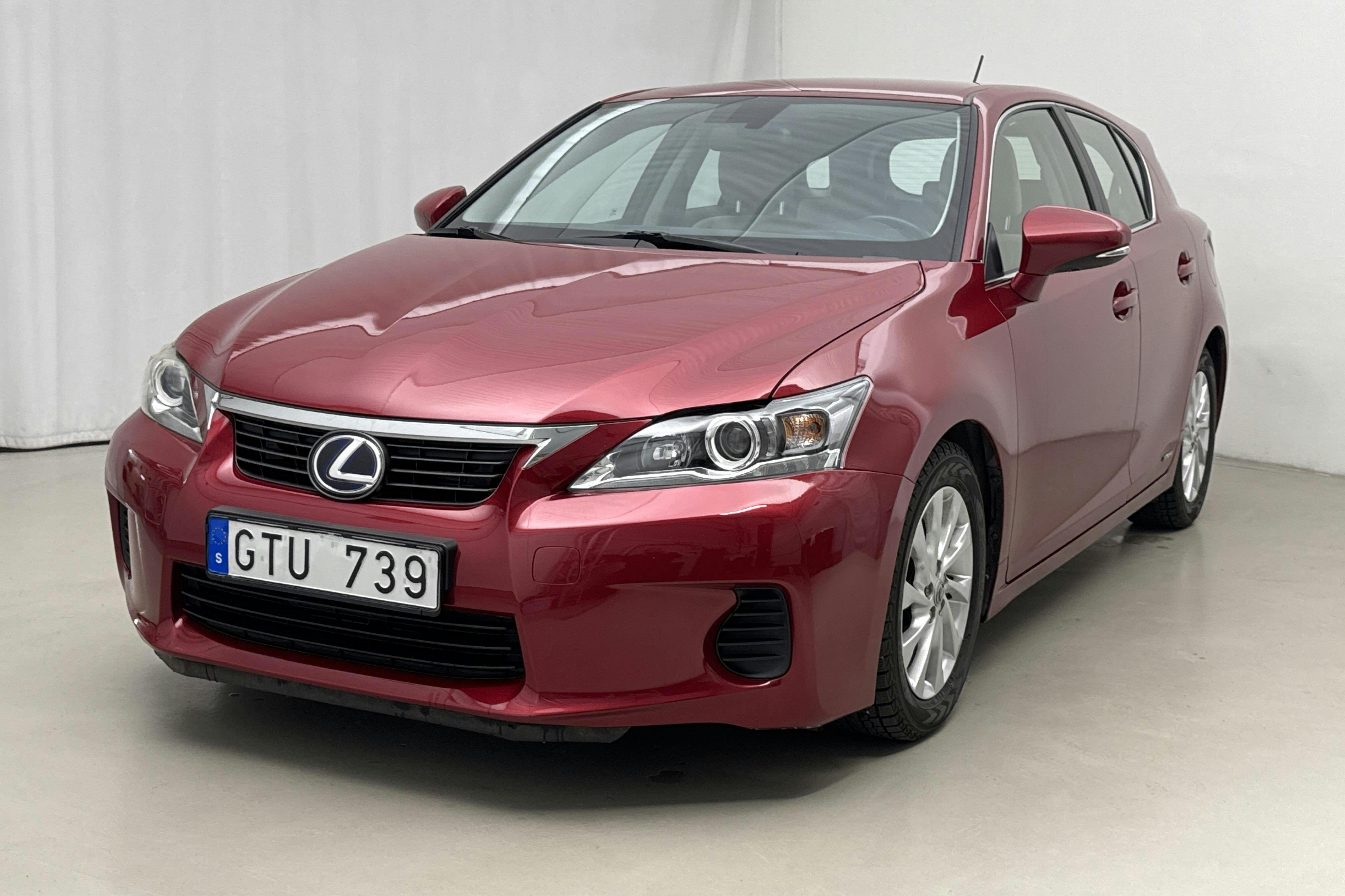 Presentation photo 1 of 17: Lexus CT 200h (99hk) - 74 670 km - Automatic - red - 2011