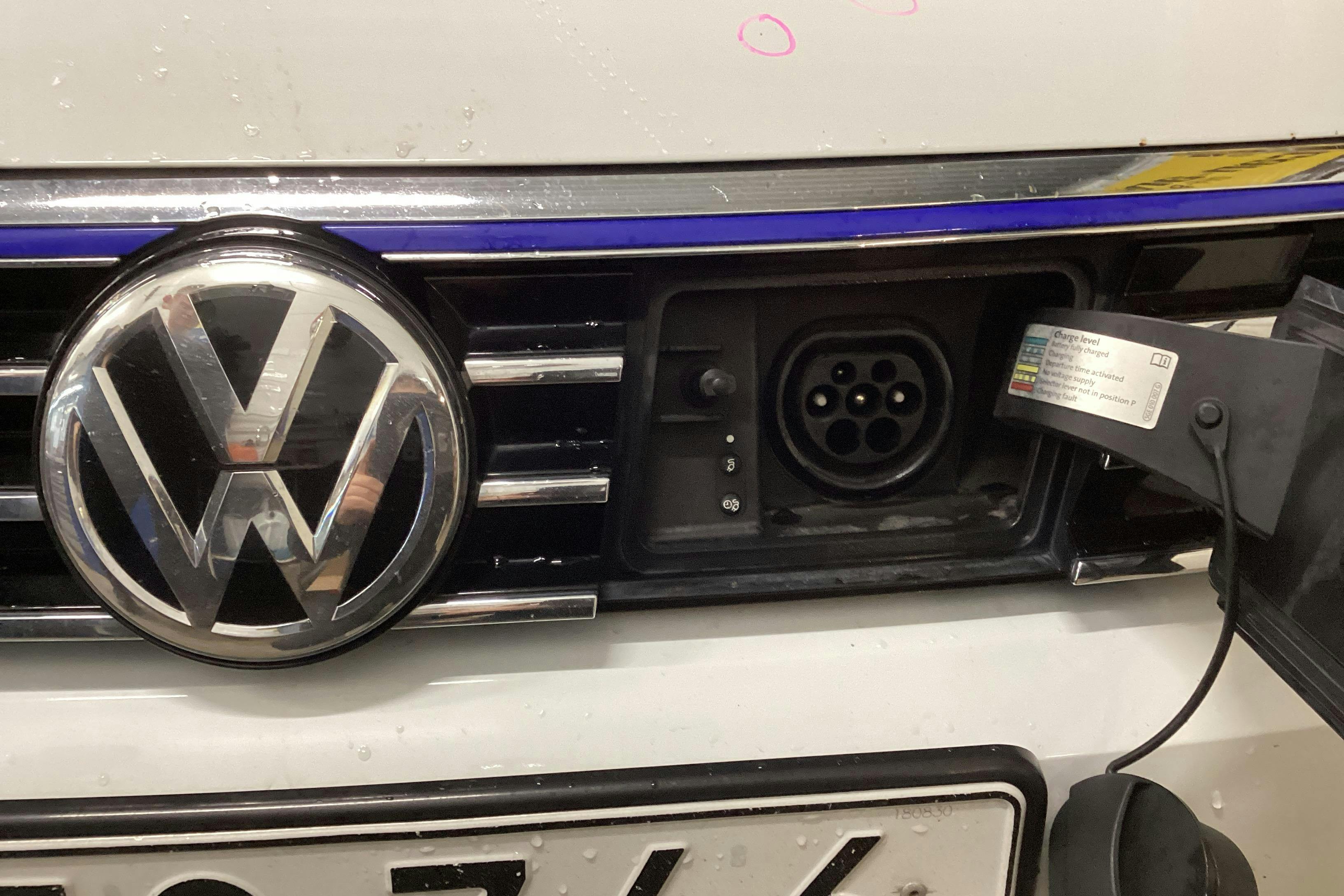 Presentationsfoto 20 av 20: VW Passat 1.4 Plug-in-Hybrid Sportscombi (218hk) - 19 098 mil - Automat - vit - 2019