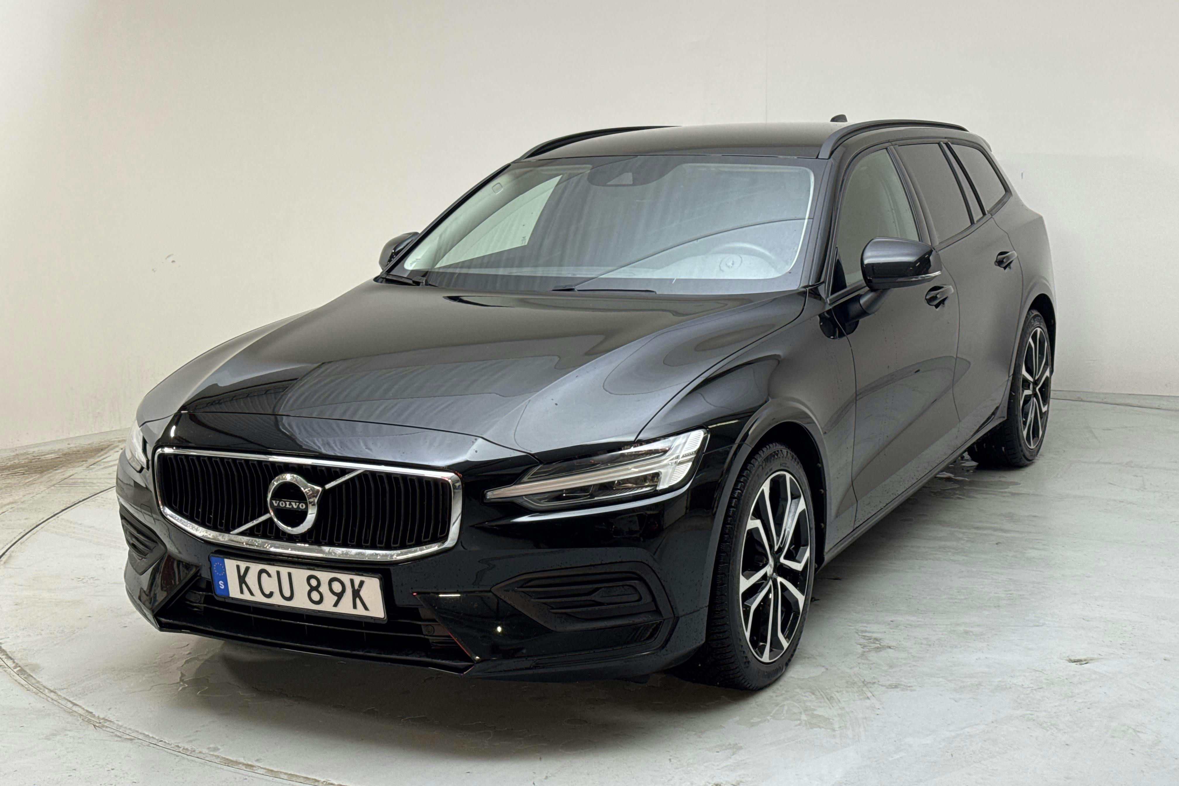 Esitlusfoto 1 aadressil 16: Volvo V60 B3 Mildhybrid, Bensin (163hk) - 74 790 km - Automaatne - must - 2021