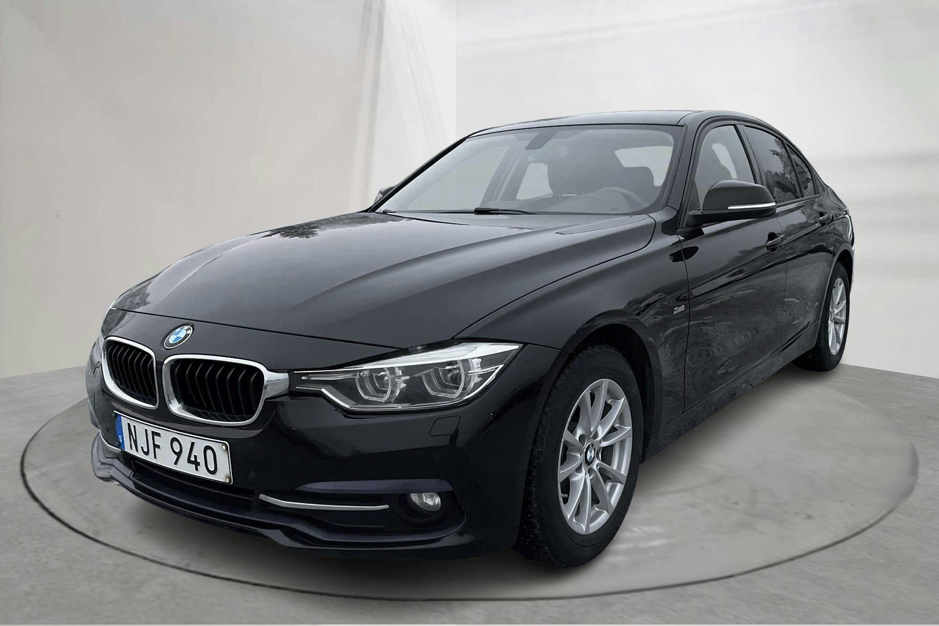 Presentation photo 1 of 15: BMW 318d Sedan, F30 (150hk) - 156 500 km - Manual - black - 2016