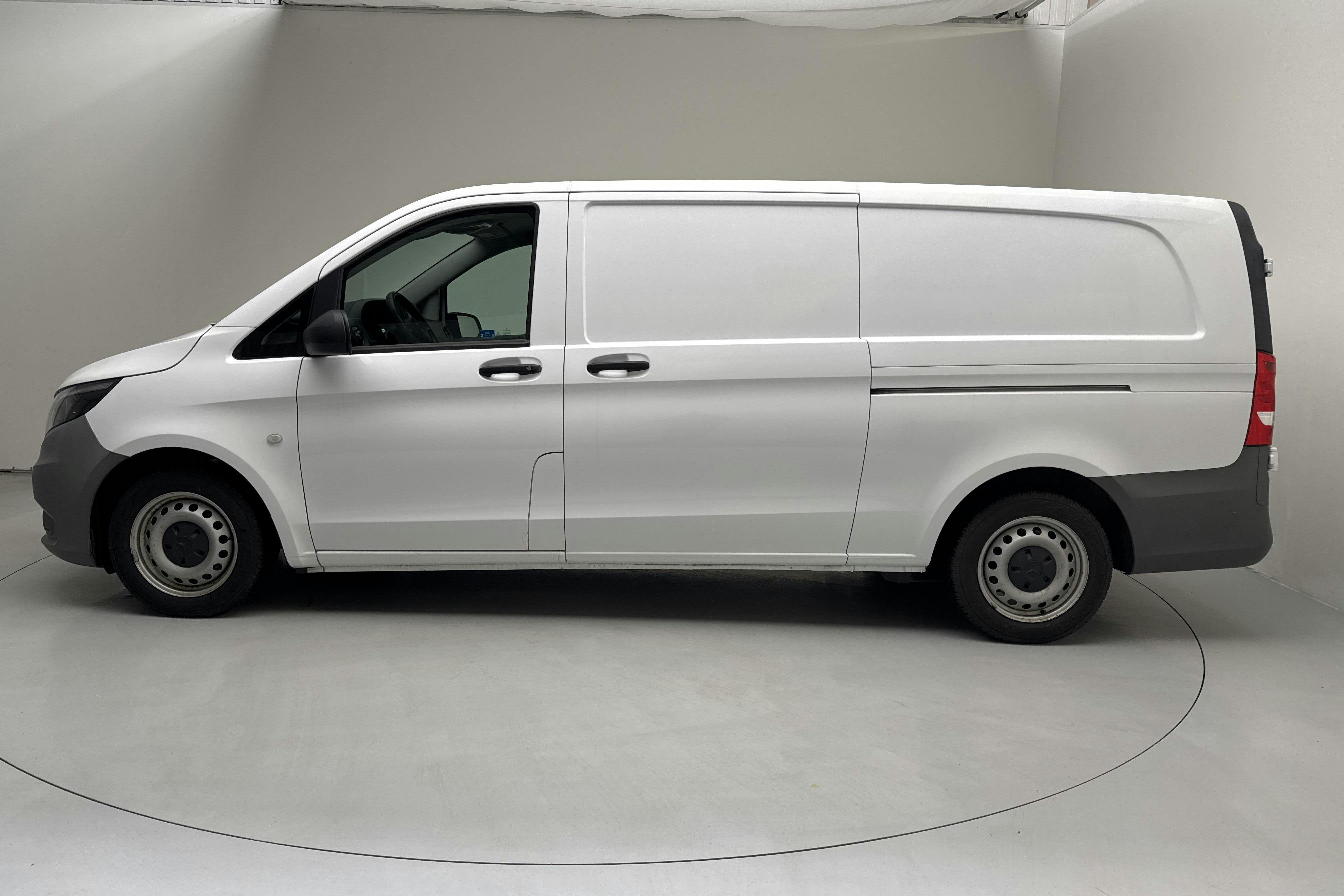 Presentationsfoto 2 av 15: Mercedes Vito 110 CDI W640 (102hk) - 5 658 mil - Manuell - vit - 2021