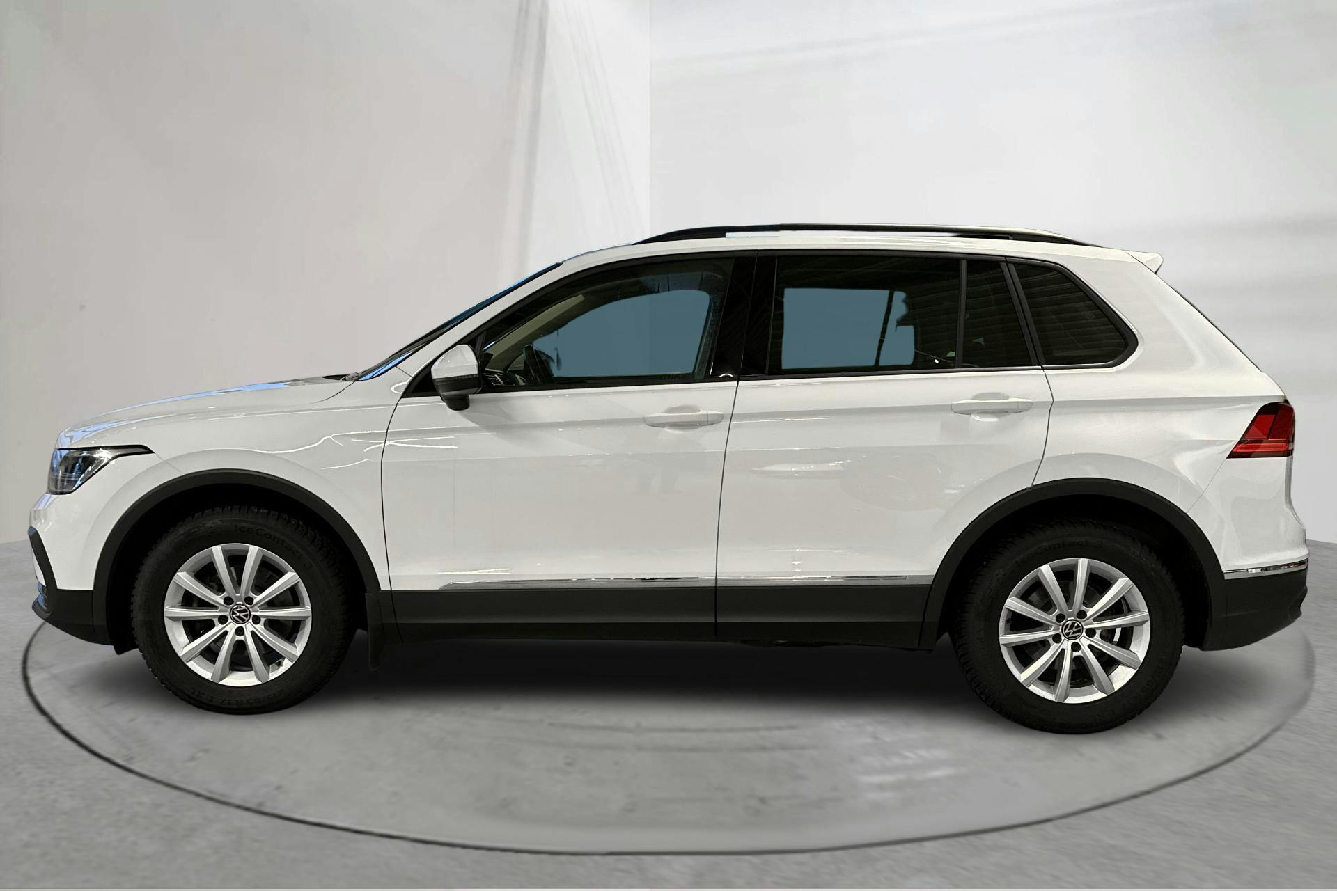 Presentationsfoto 2 av 15: VW Tiguan 1.5 TSI (150hk) - 13 594 mil - Automat - vit - 2022