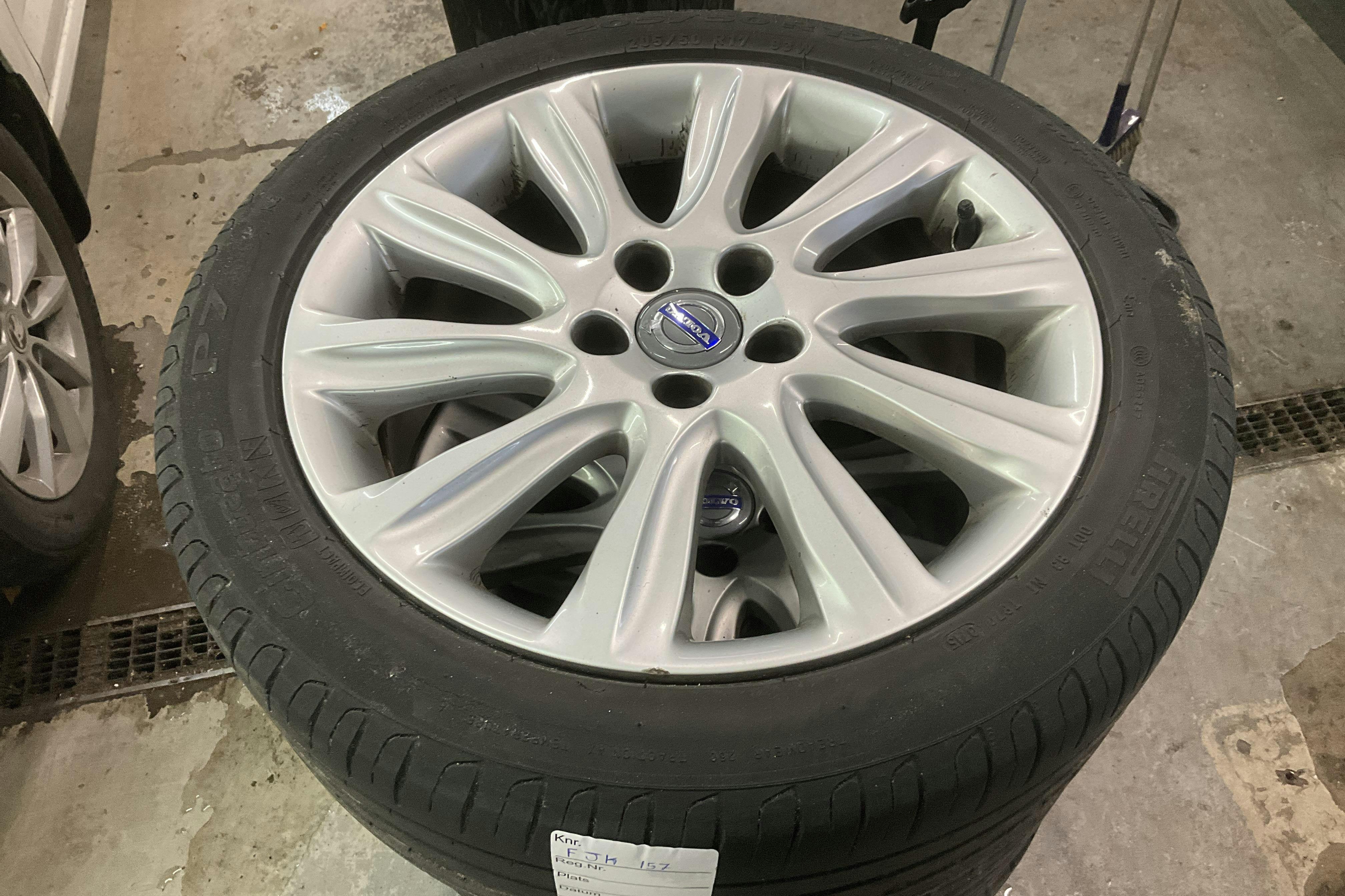 Esitlusfoto 12 aadressil 12: Volvo V40 D2 (115hk) - 108 430 km - Käsitsi - valge - 2015