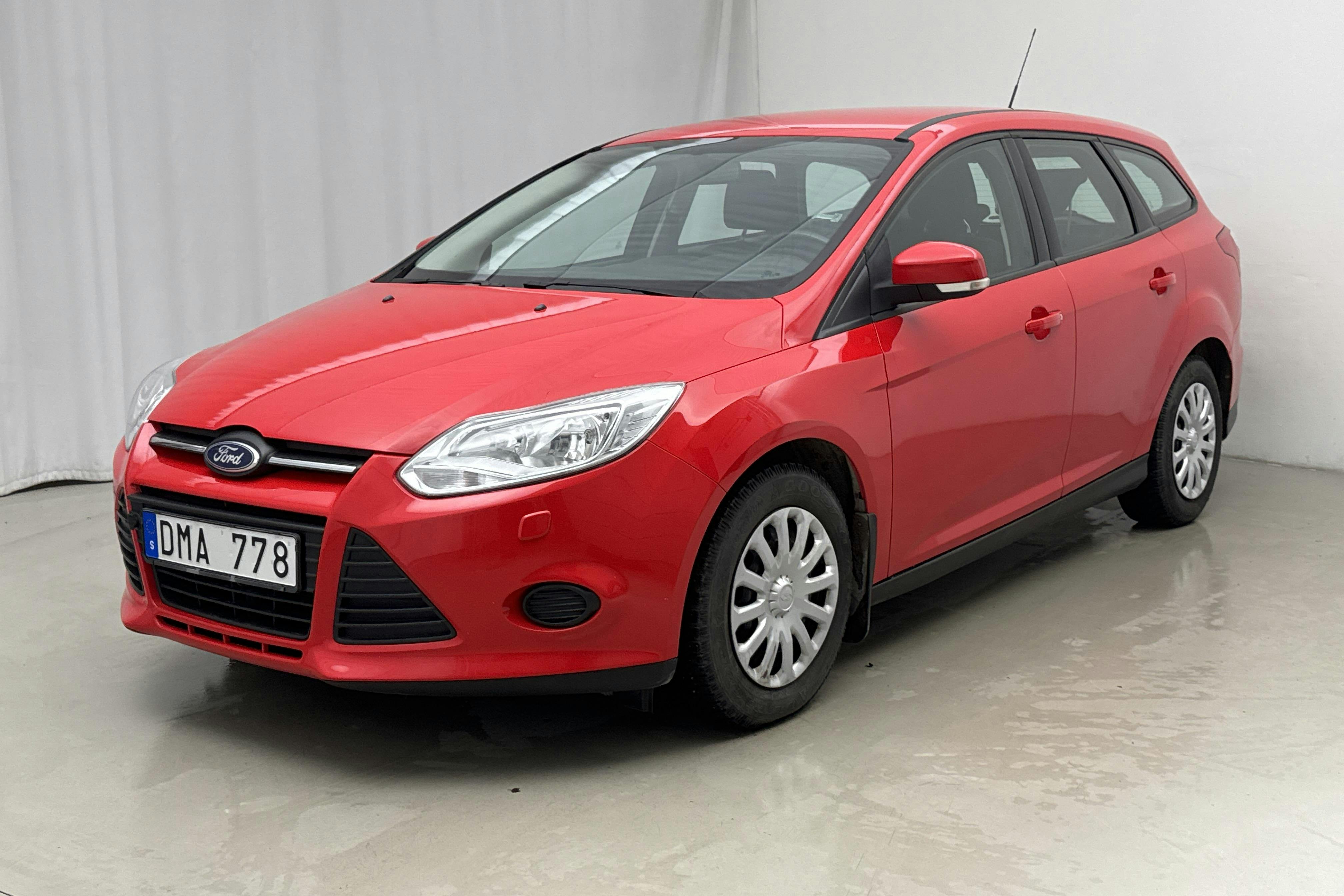 Ford Focus 1.0 EcoBoost Kombi (100hk) - 10 974 mil - Manuell - röd - 2013