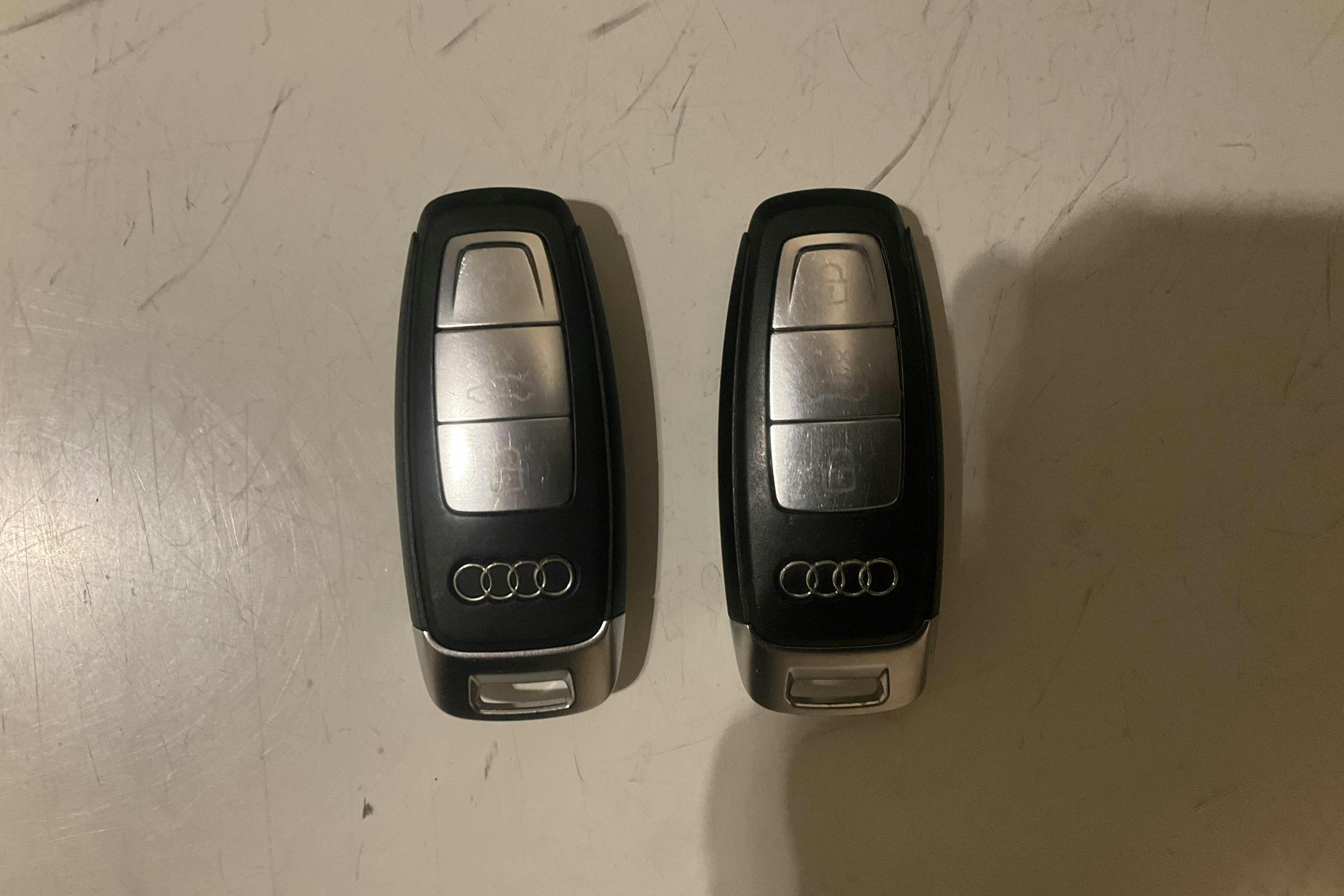 Presentationsfoto 22 av 22: Audi e-tron 55 quattro 95kWh (360hk) - 9 316 mil - Automat - röd - 2019