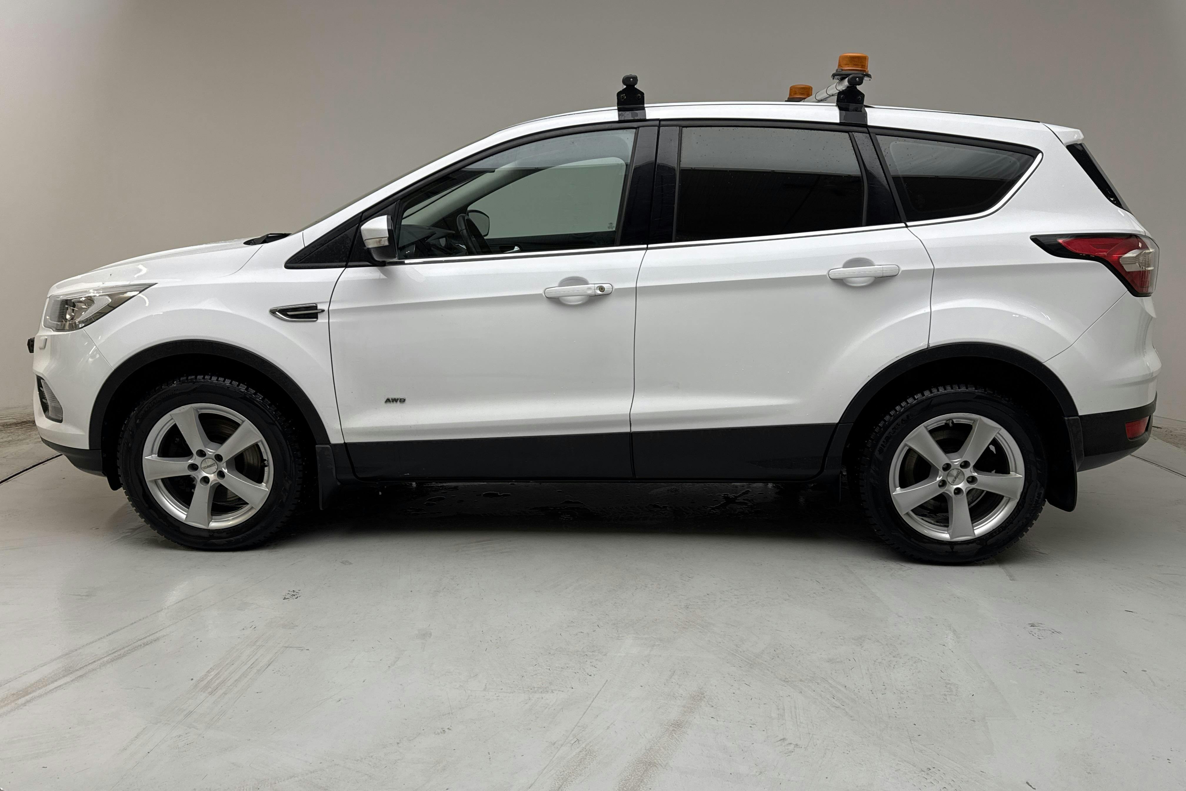 Presentation photo 2 of 12: Ford Kuga 2.0 TDCi AWD (150hk) - 237 830 km - Manual - white - 2017